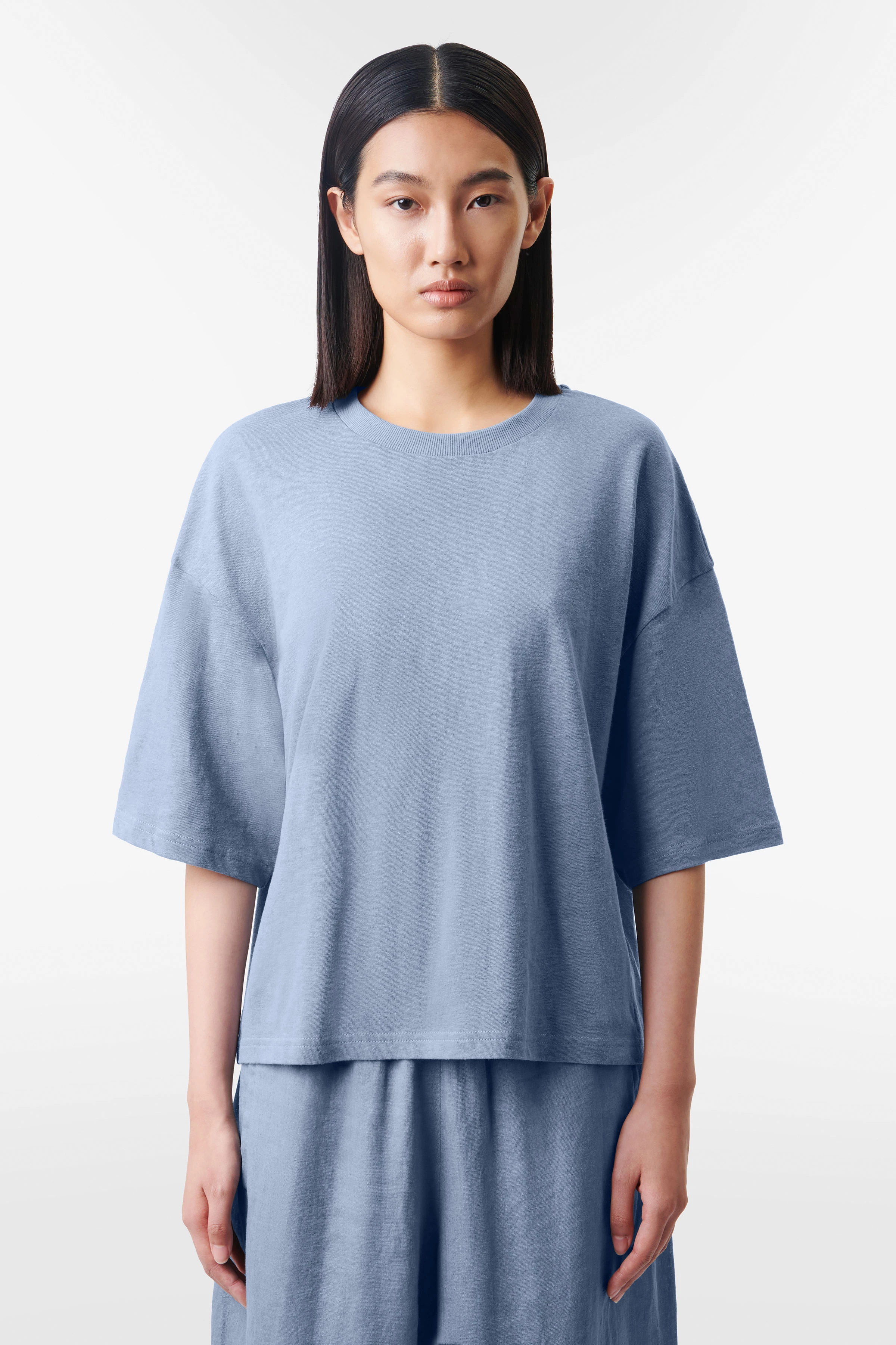 LILANI - Verkürztes T-Shirt in Leinen-Baumwoll-Mix - Damen - blau - Frontansicht