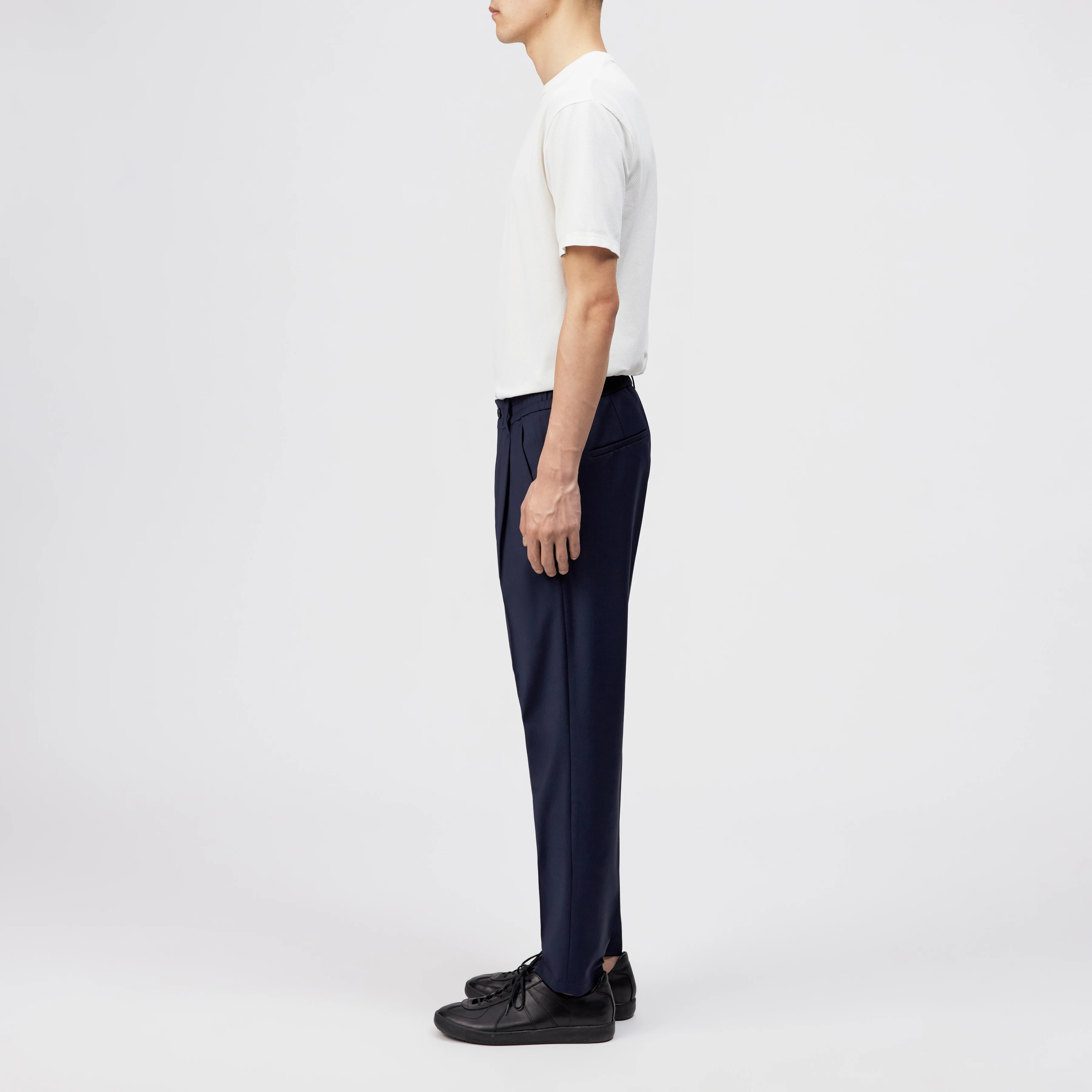 CHASY - Pantalon casual avec pli à la taille en bi-stretch - men - bleu - Seitenansicht