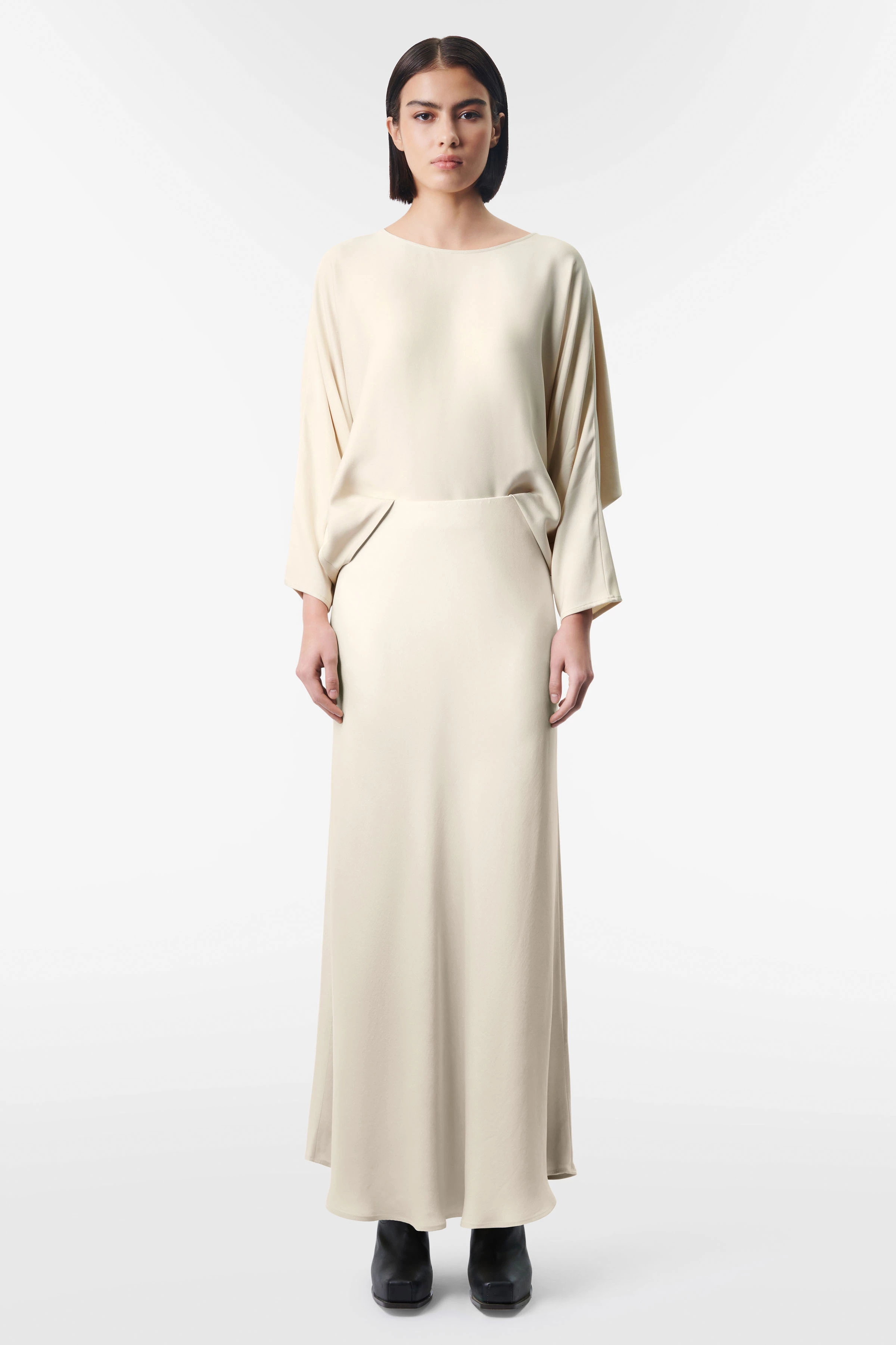 NEVIDA - maxi length slip skirt in satin - women - beige - Ganzkörper-Frontansicht