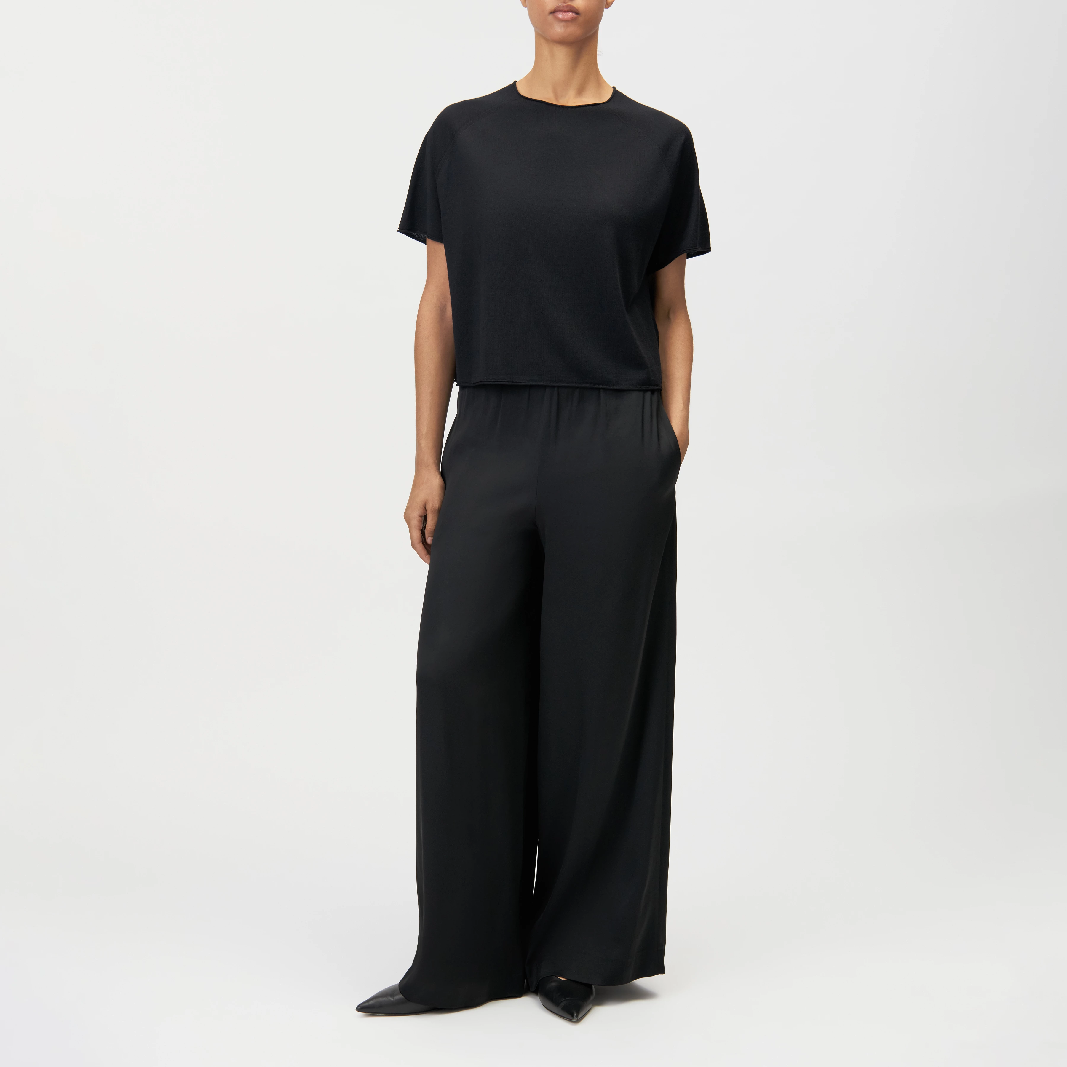 TWEEZER - Wide trousers in satin - women - black - Ganzkörper-Frontansicht