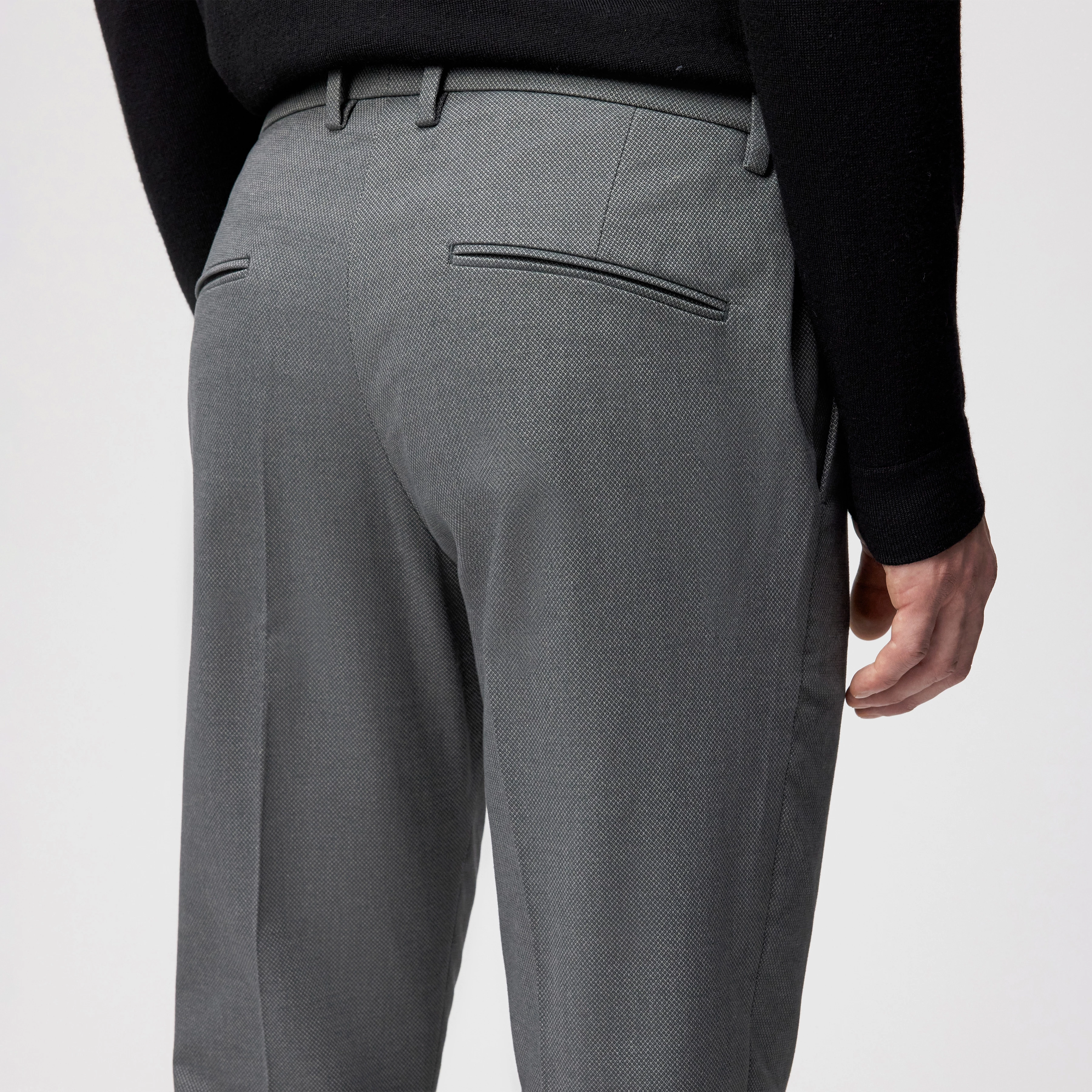 AJEND - Konfektionierte Hose in Baumwoll-Mix - Herren - grau - Detailansicht am Model
