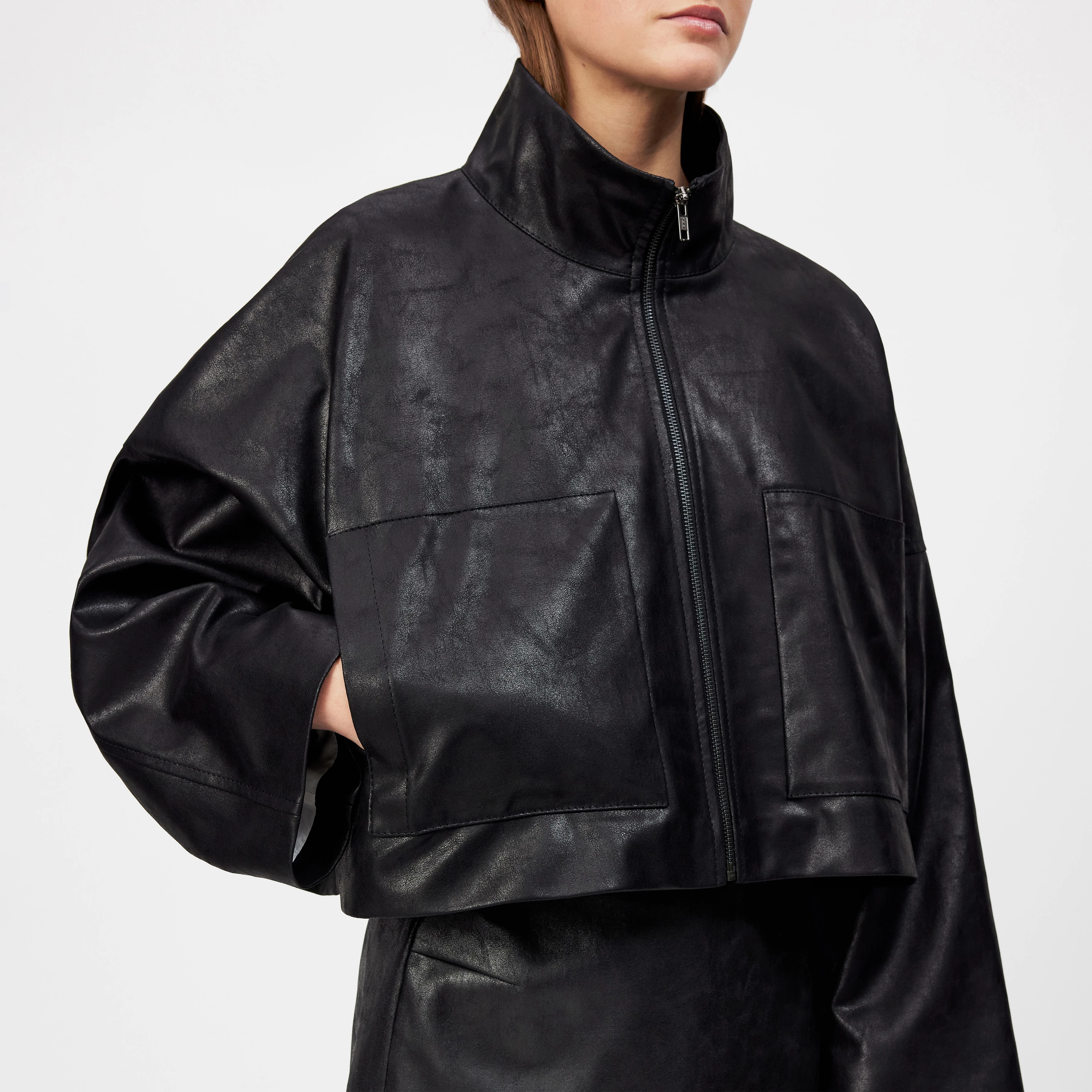 ELSTOW_1 - Oversized jacket in leather look - women - Natural Aluminium - Detailansicht am Model