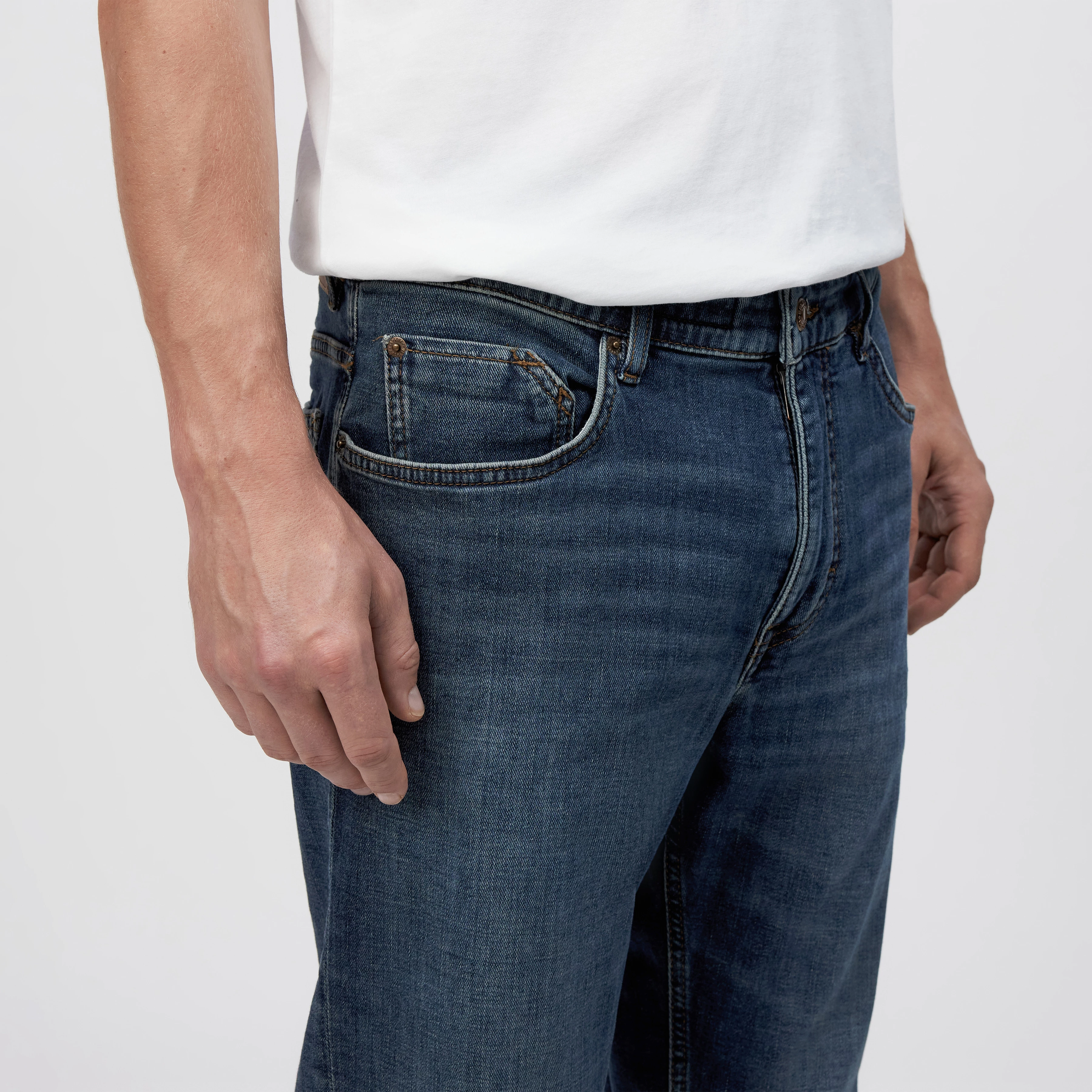 RICC - Jean slim en denim bleu moyen - men - bleu - Detailansicht am Model