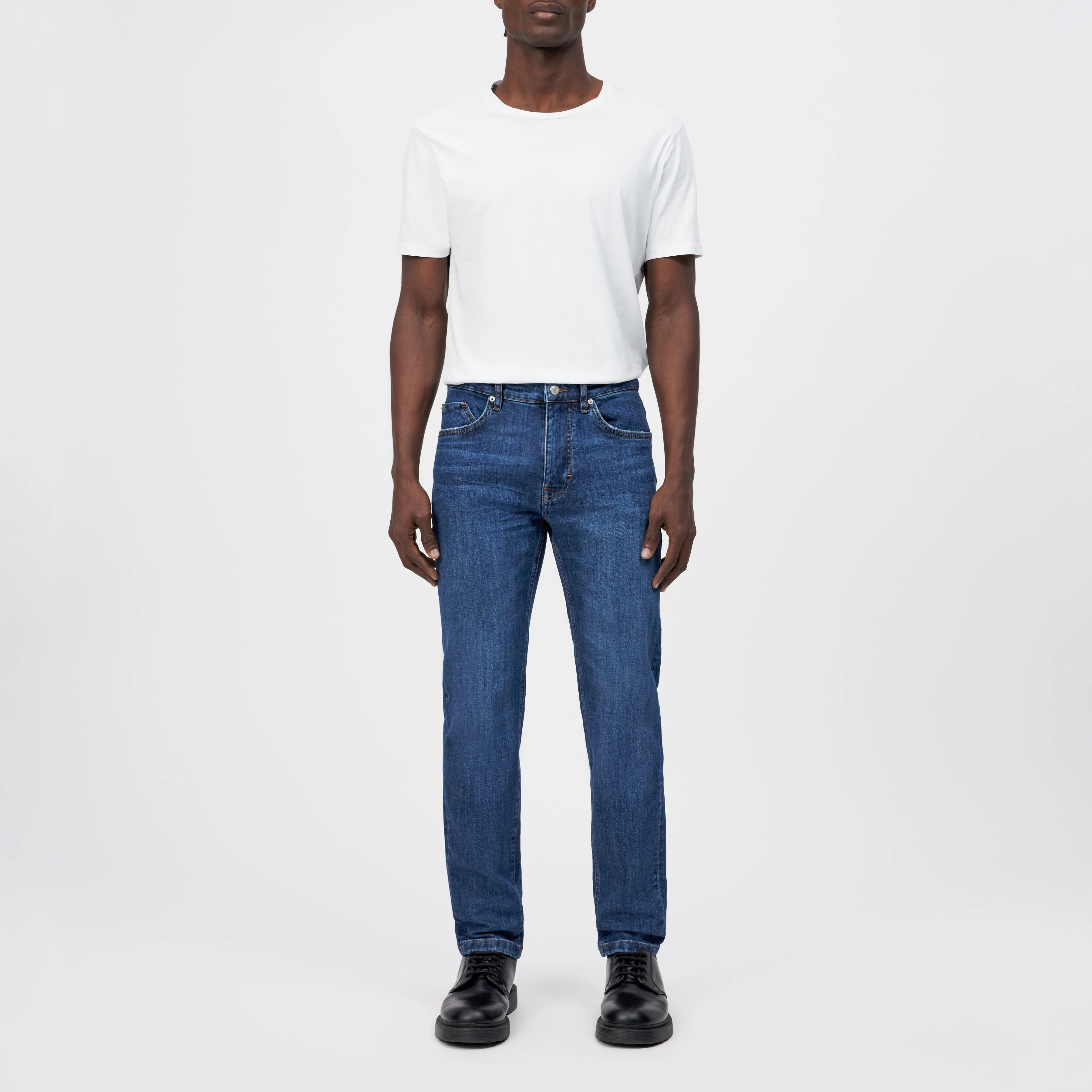 RICC - Slim Fit Jeans in authentischem Mid-Blue Denim - Herren - blau - Ganzkörper-Frontansicht