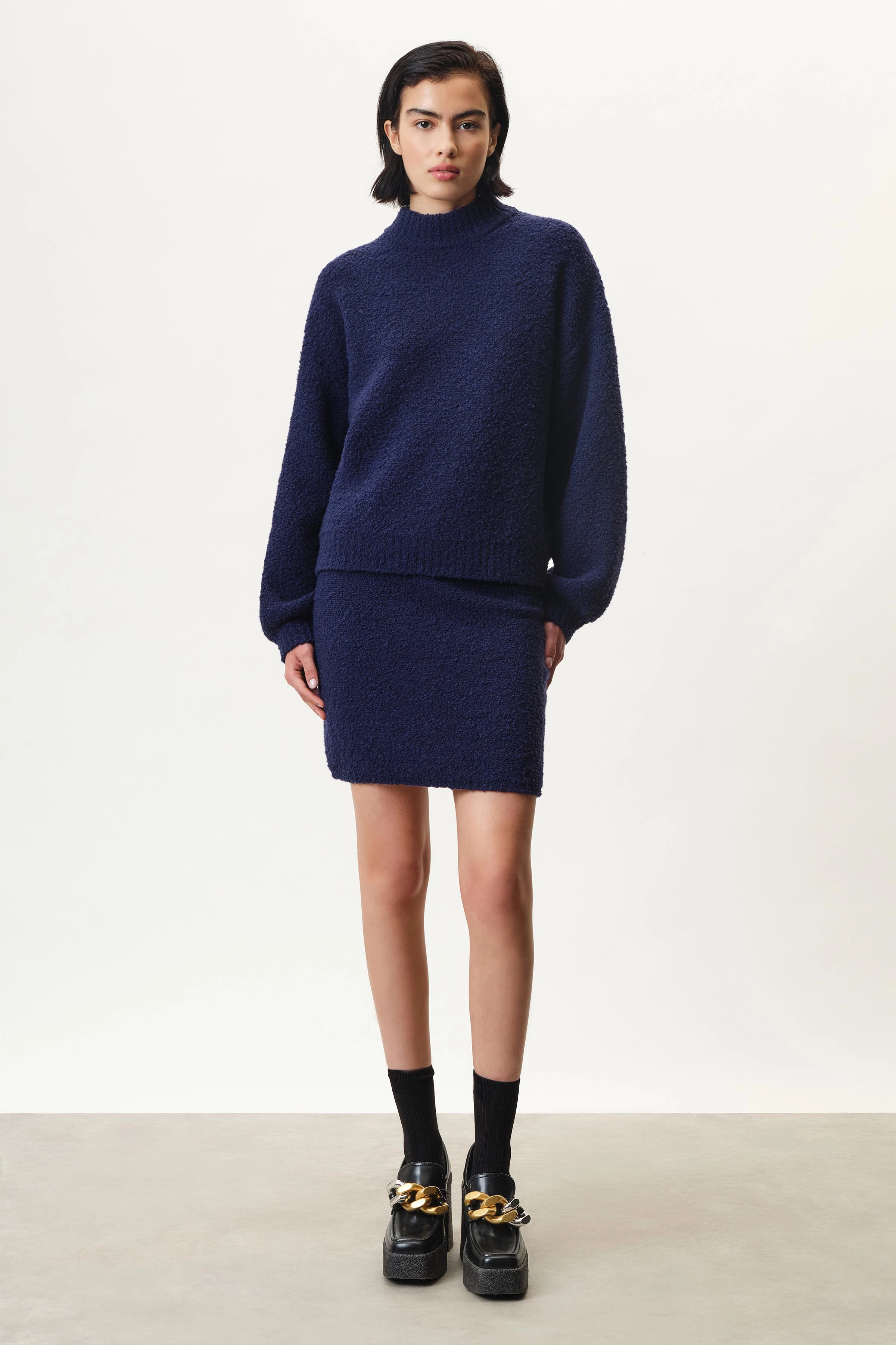 RAMEA - Round-neck jumper in soft wool bouclé yarn - women - blue - Ganzkörper-Frontansicht