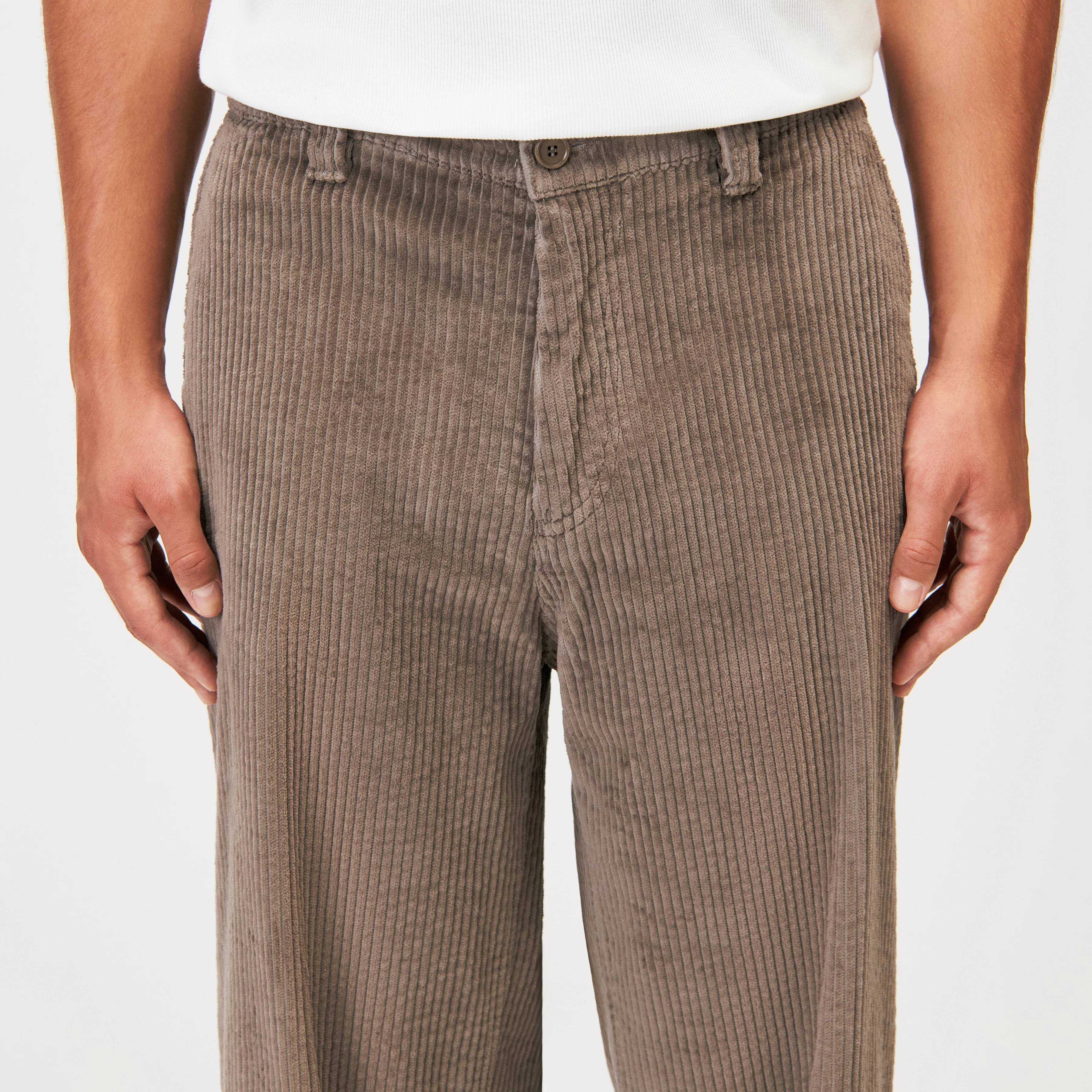 DACOMA - Casual Hose in Baumwolle - Herren - braun - Detailansicht am Model