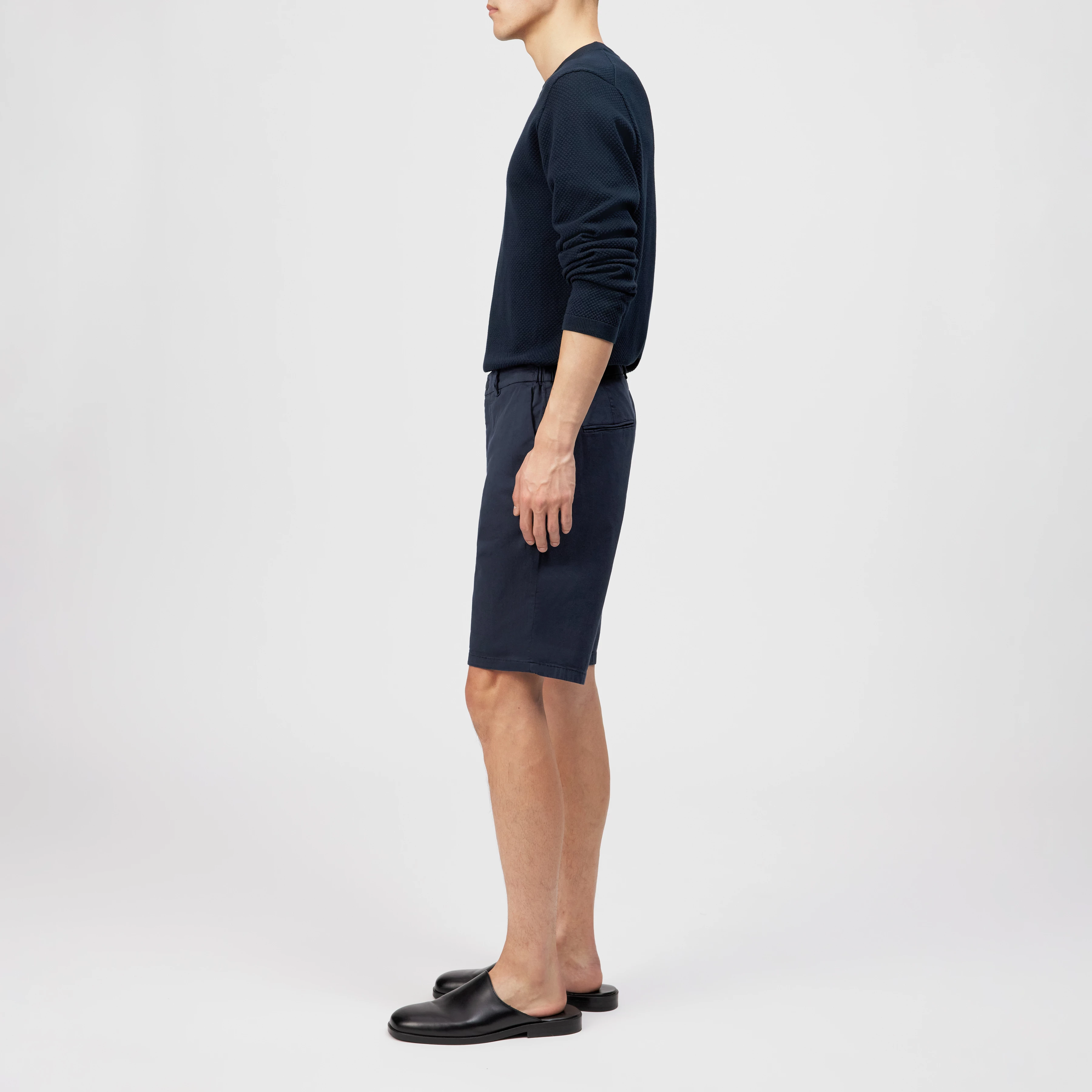 KEND - Chino shorts in cotton twill - men - blue - Seitenansicht