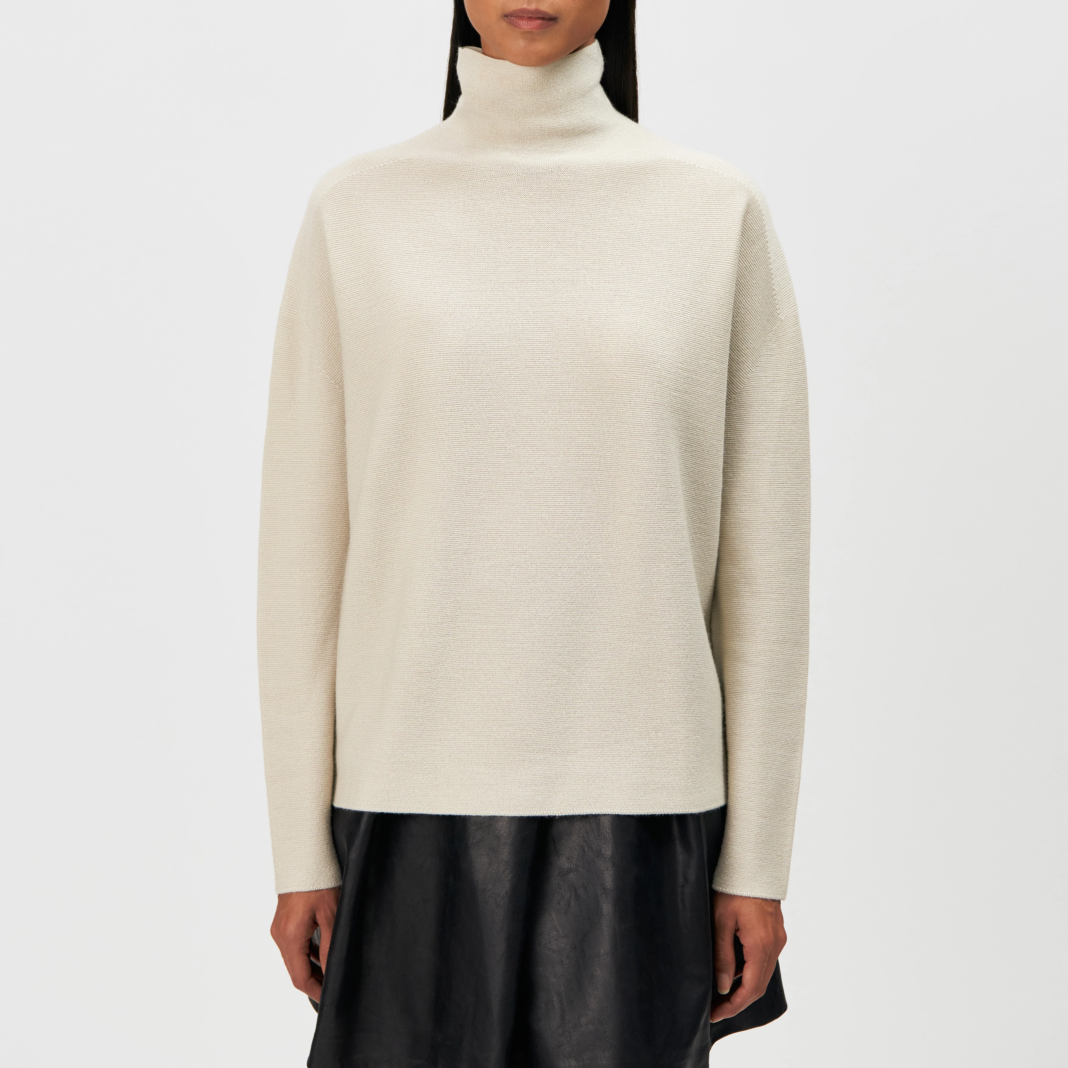 LIORA - Egg-shape turtleneck jumper in 100% merino wool - women - beige - Frontansicht