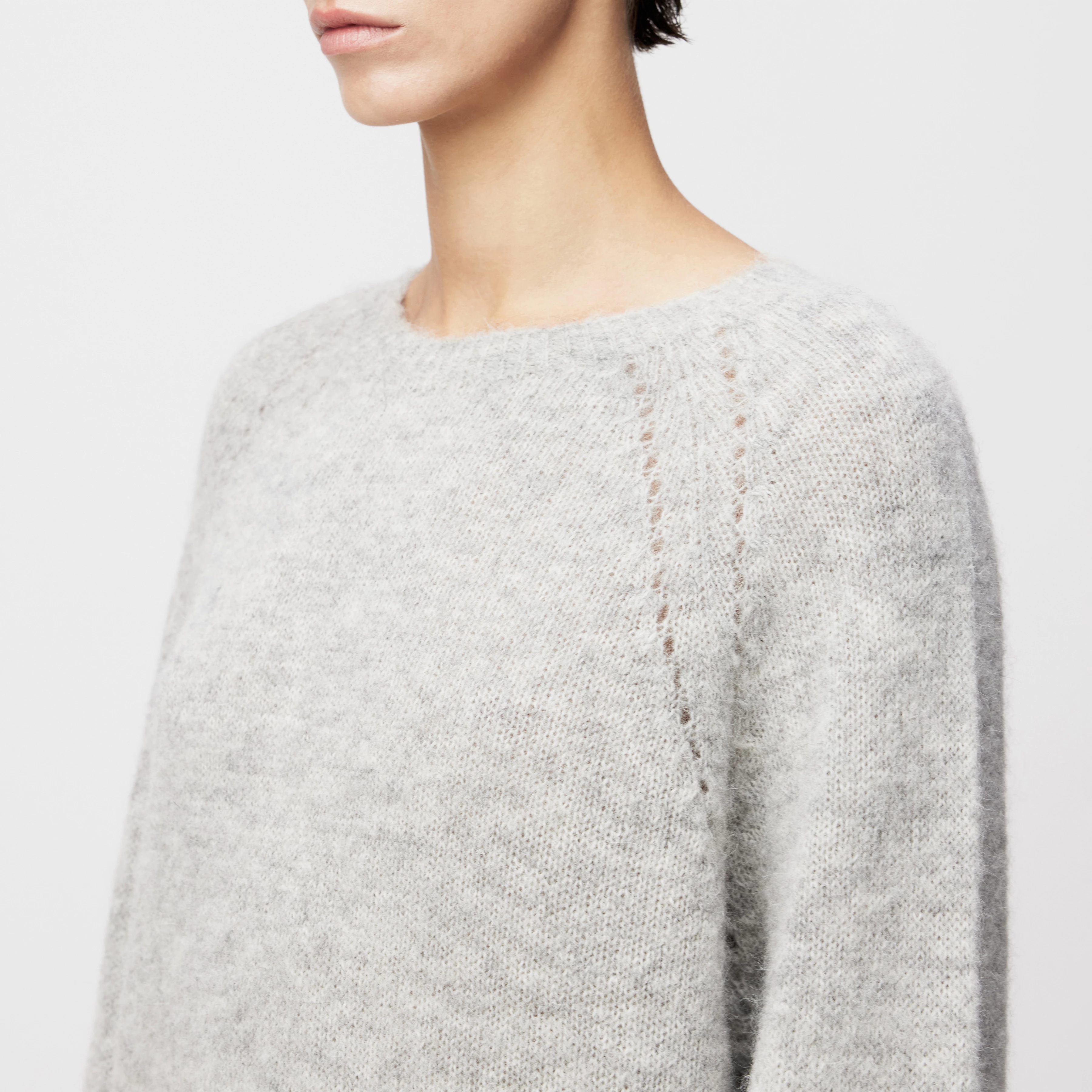 PEMIRI_2 - Pullover in luxuriösem Alpaka-Mix - Damen - grau - Detailansicht am Model