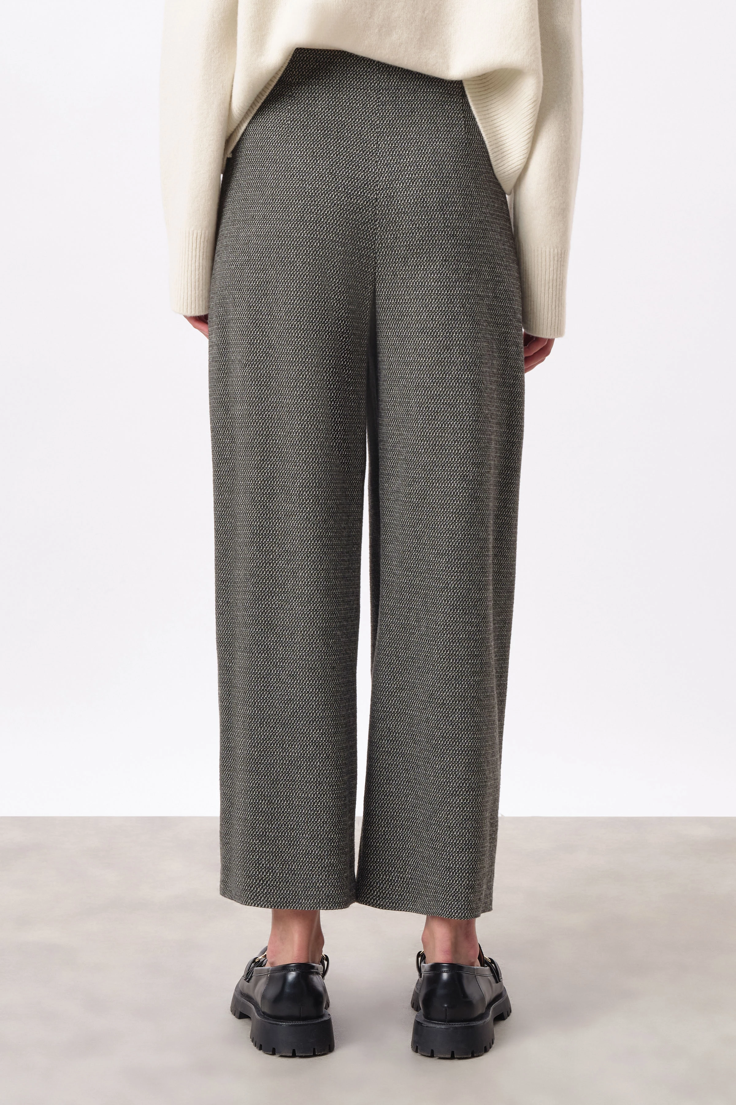 SEAL - barrel-leg trousers in shortened length in jersey - women - grey - Rückansicht