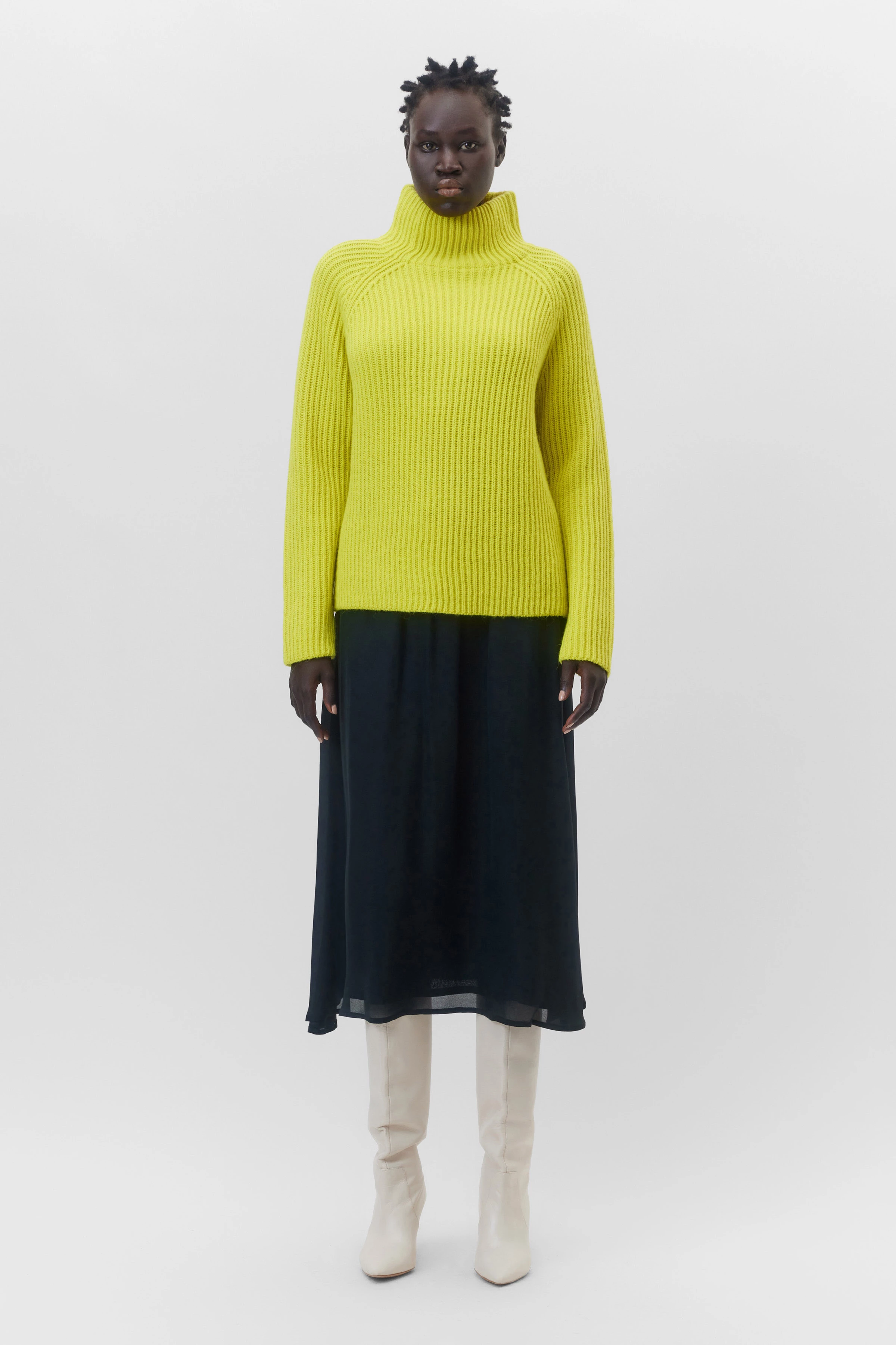 ARWEN - coltrui van alpaca-wolmix - dames - geel - Ganzkörper-Frontansicht