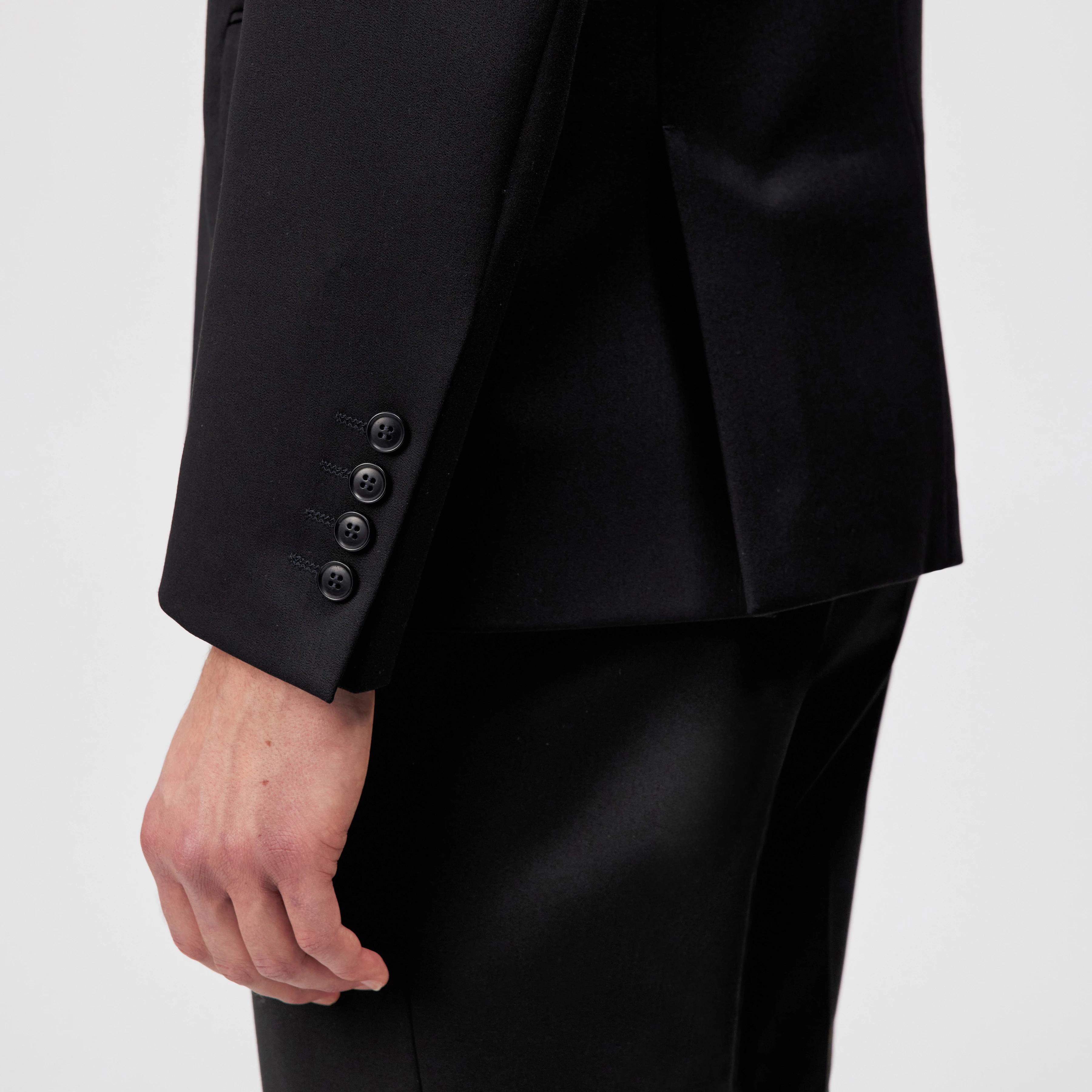 YAMES - Veste ajustée en tissu technique - men - noir - Detailansicht am Model