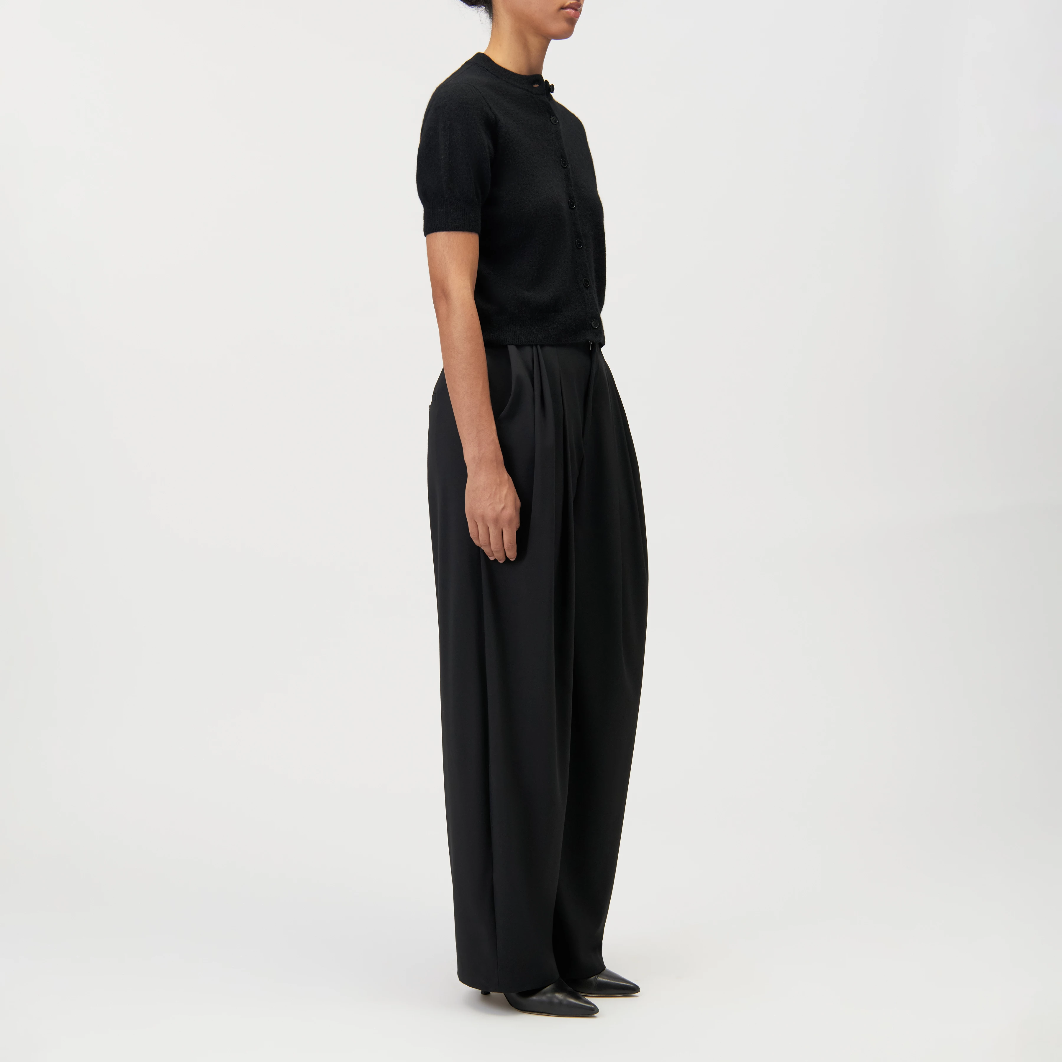 DARYANI - Alpaca-blend cropped cardigan - women - black - Seitenansicht