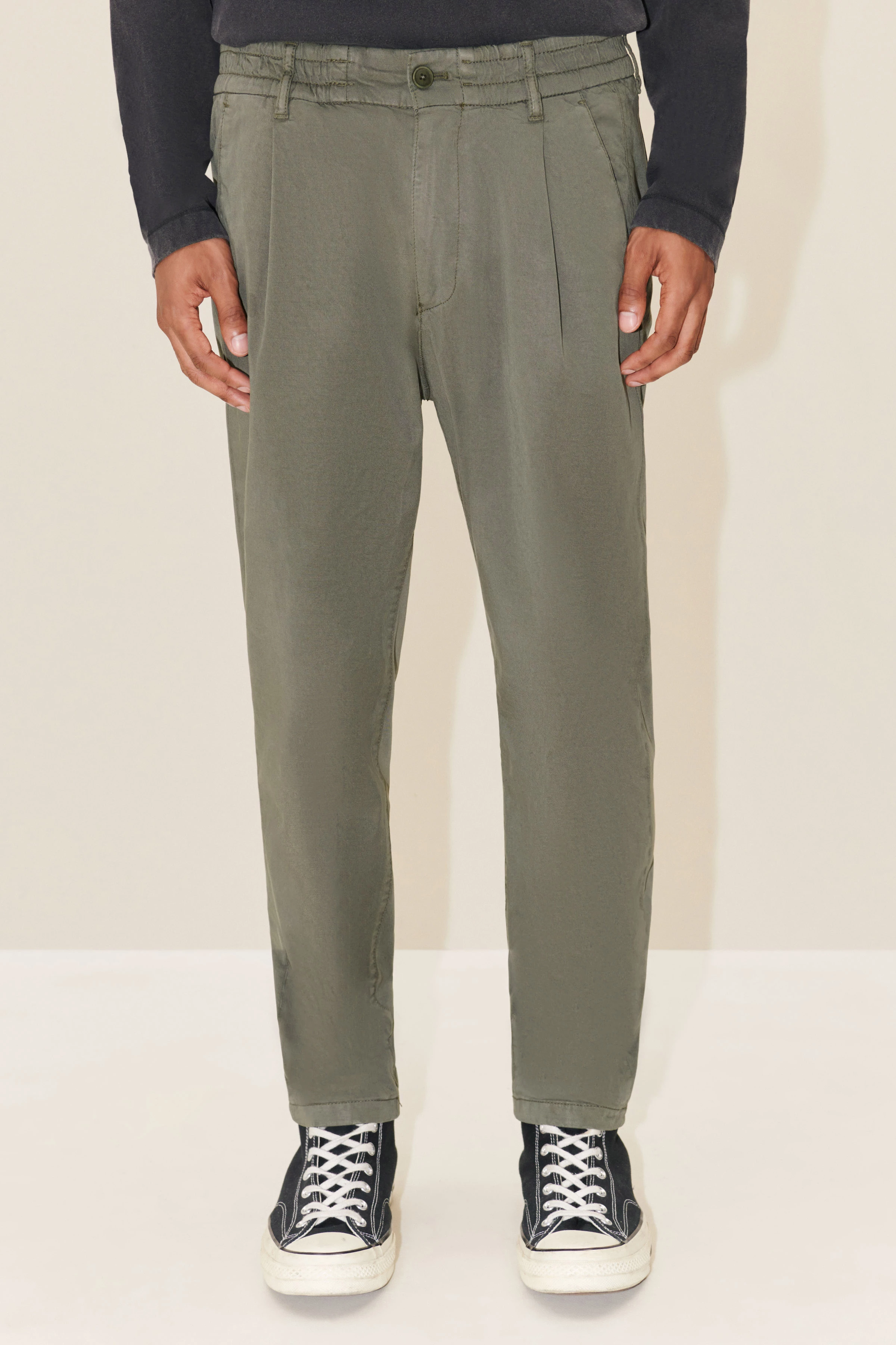 CHASY - Casual Hose mit Bundfalte aus Lyocell-Baumwoll-Twill - Herren - grün - Frontansicht