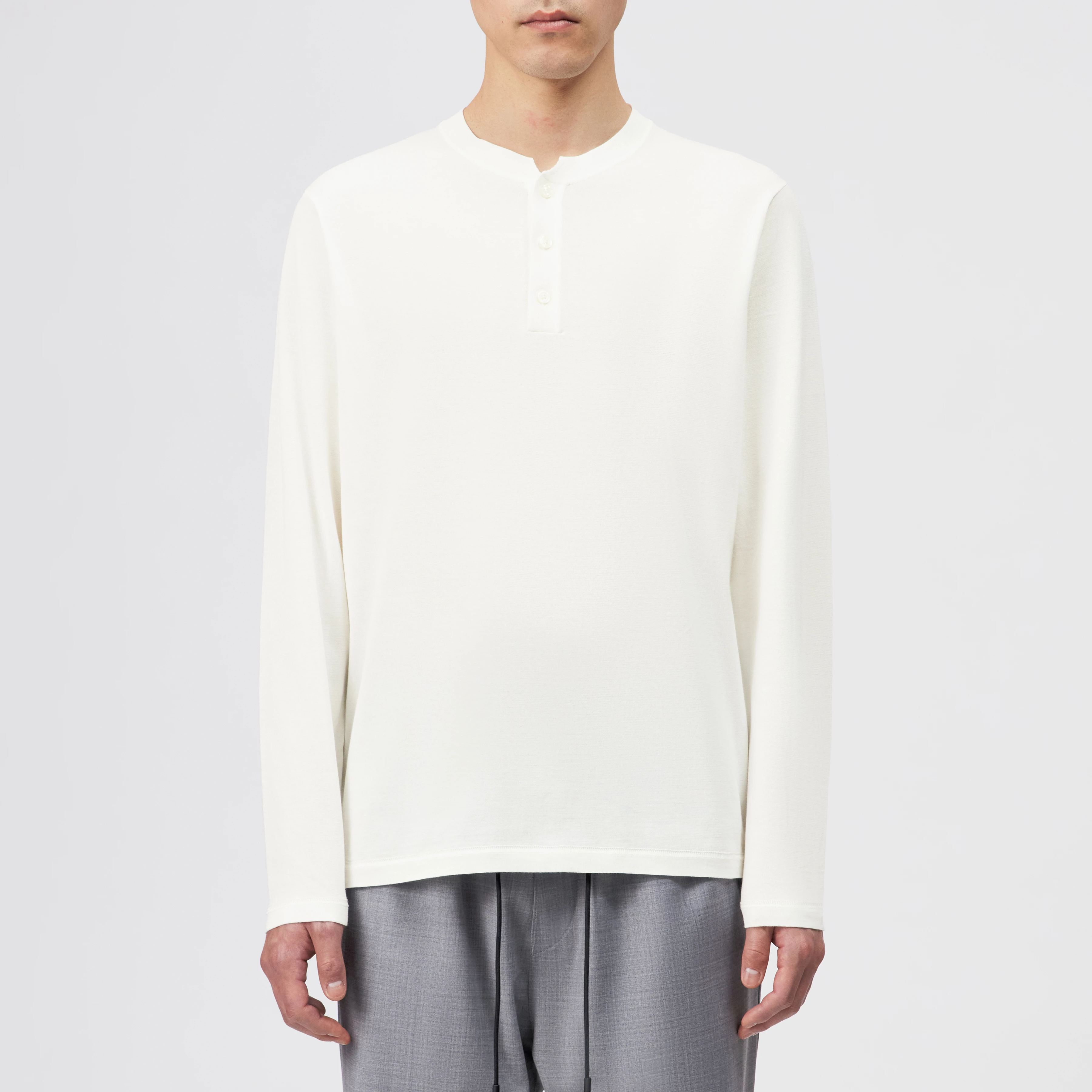 KIAAN - Regular Fit Longsleeve mit Stehkragen aus Feinstrick - Herren - off white - Frontansicht