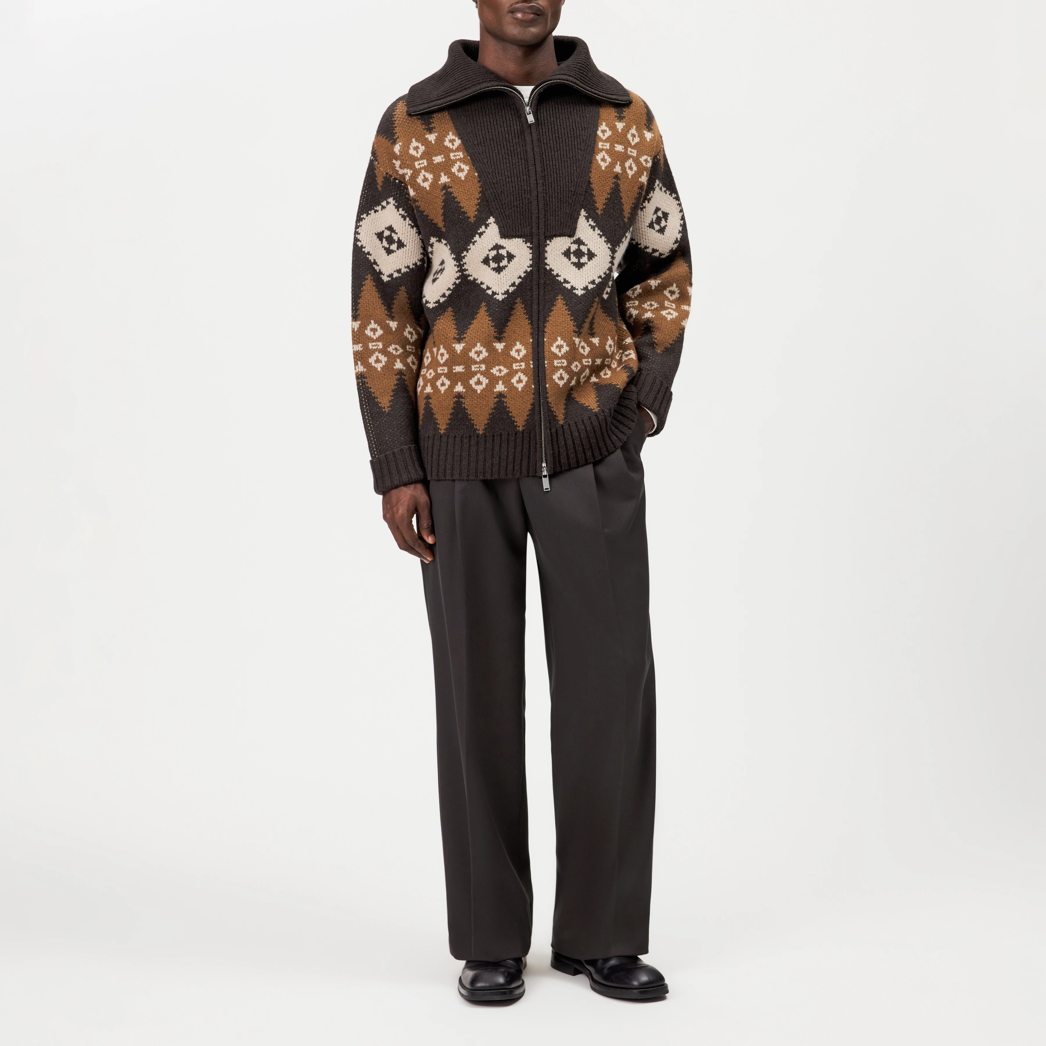 KYELL - Two-Way Zip Pullover in Jacquard Knit - men - brown - Ganzkörper-Frontansicht