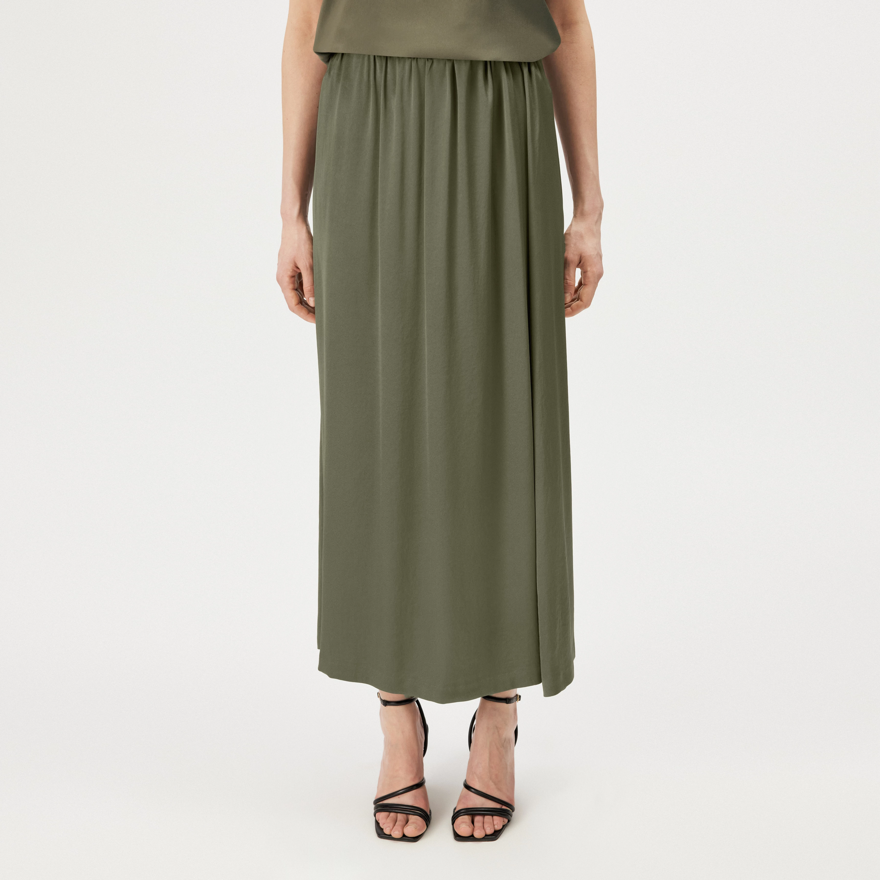 IDONEA - Mid-length skirt with elasticated waistband in satin - women - green - Frontansicht