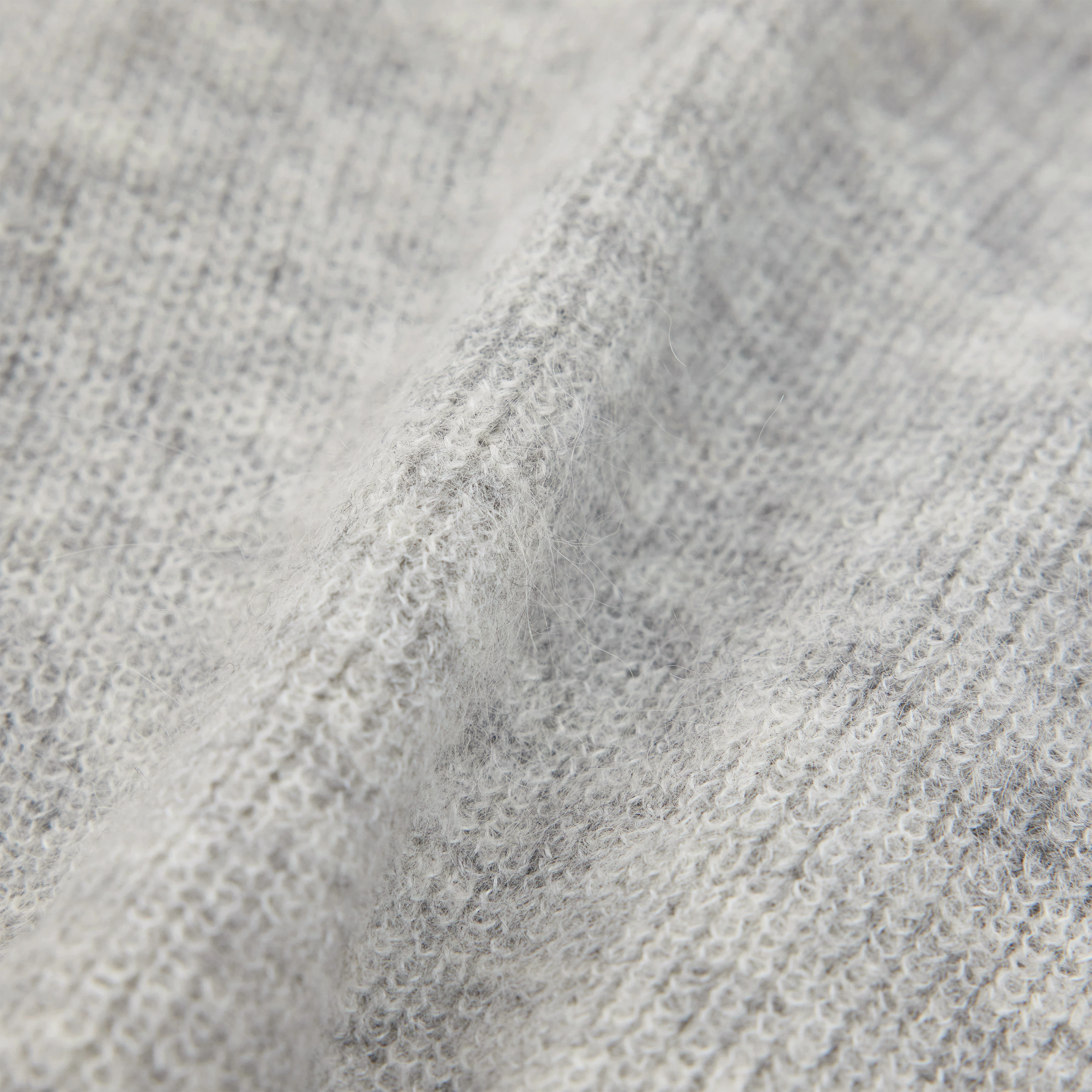 GERTIJA - Cardigan in luxurious Suri alpaca blend - women - grey - Materialbild (B2C)