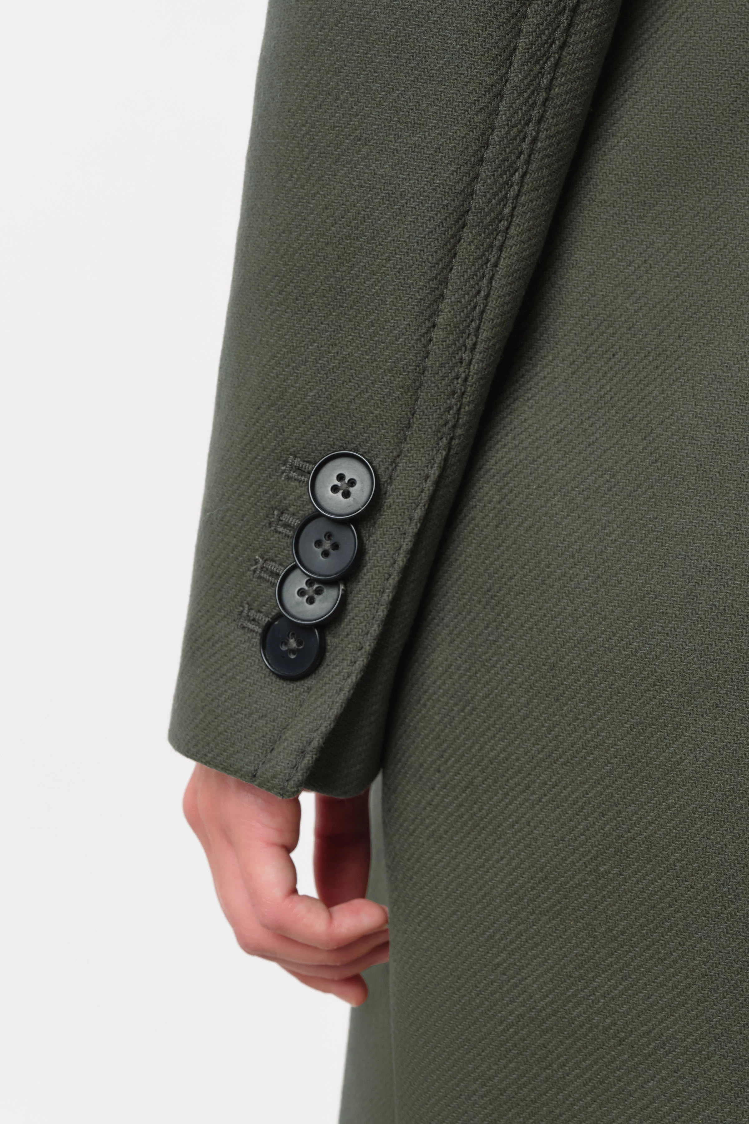 HARLESTON - Uniformmantel in winterlichem Woll-Mix - Damen - grün - Detailansicht am Model