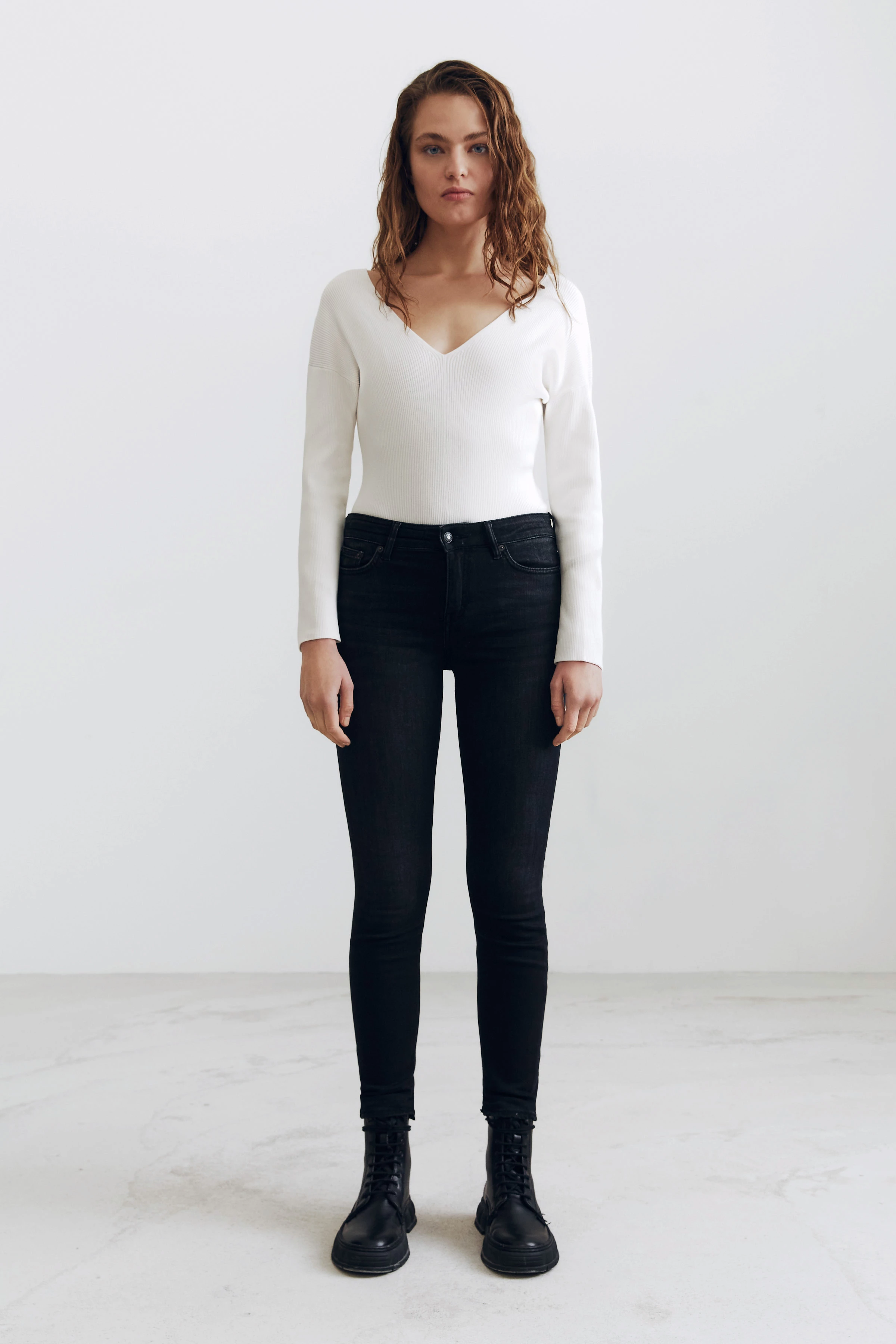 NEED - skinny jeans in black denim - women - Natural Aluminium - Ganzkörper-Frontansicht