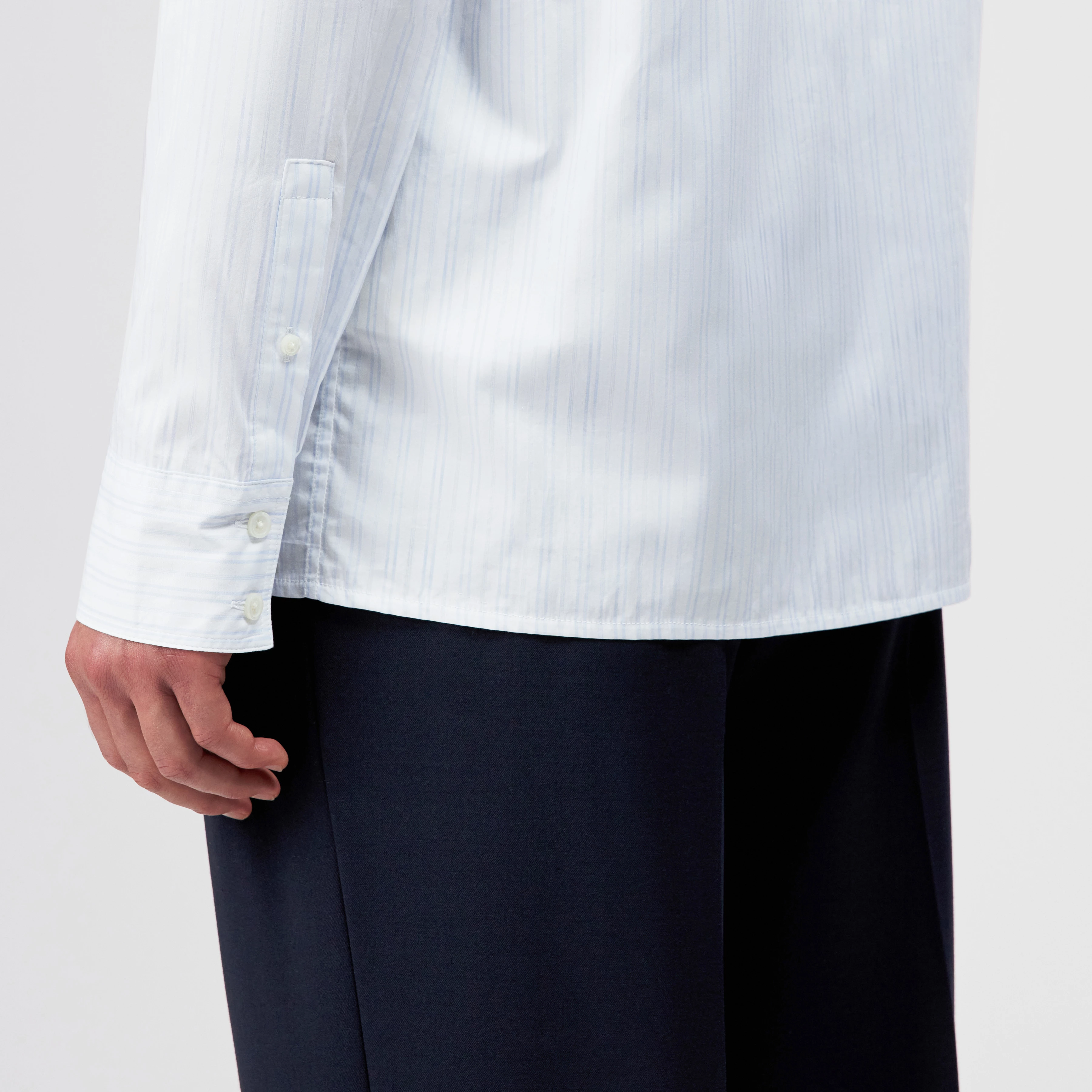 GAUNT - Classic long-sleeve shirt in pure cotton - men - white - Detailansicht am Model