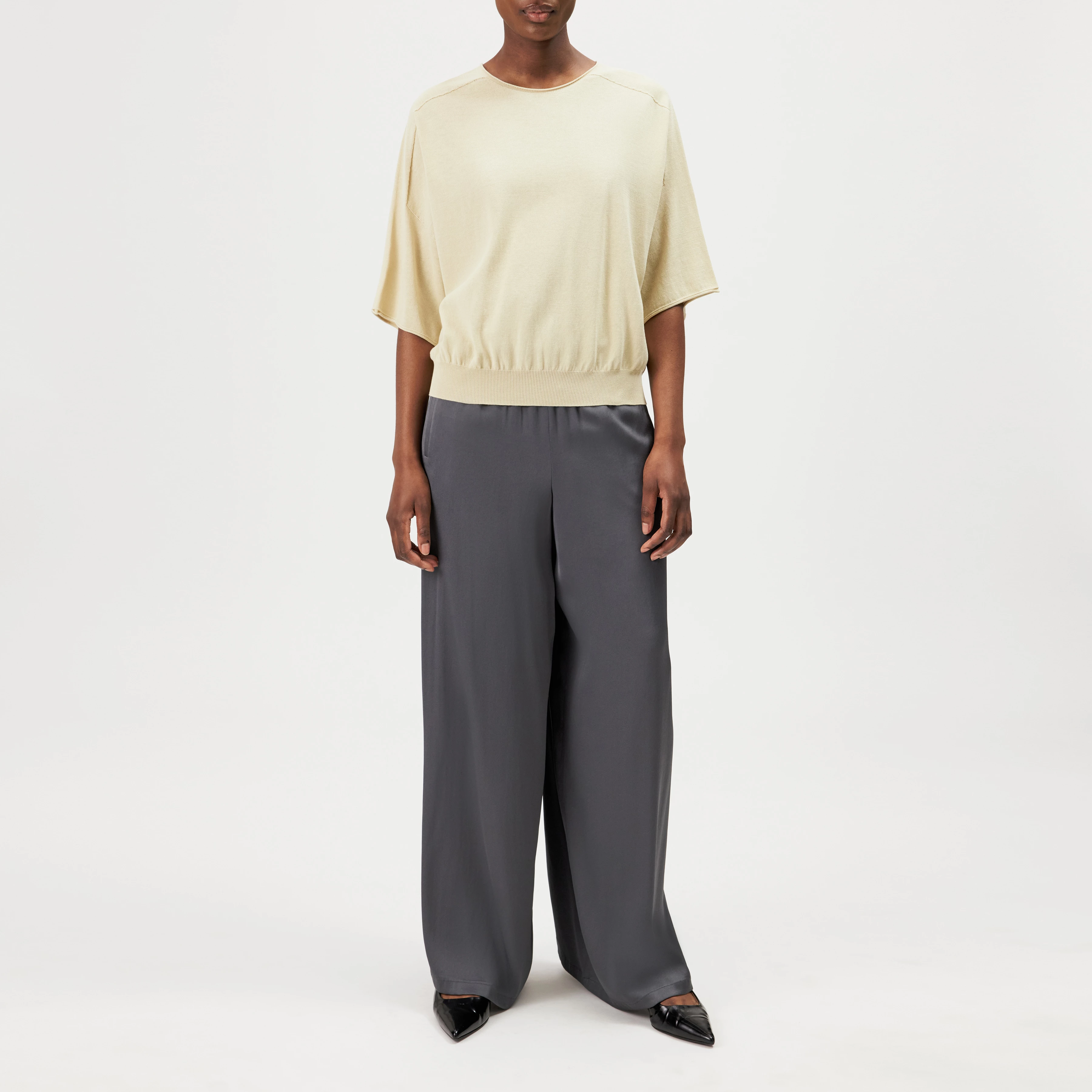 DILARY - Casual knitted T-shirt in cotton crêpe - women - yellow - Ganzkörper-Frontansicht
