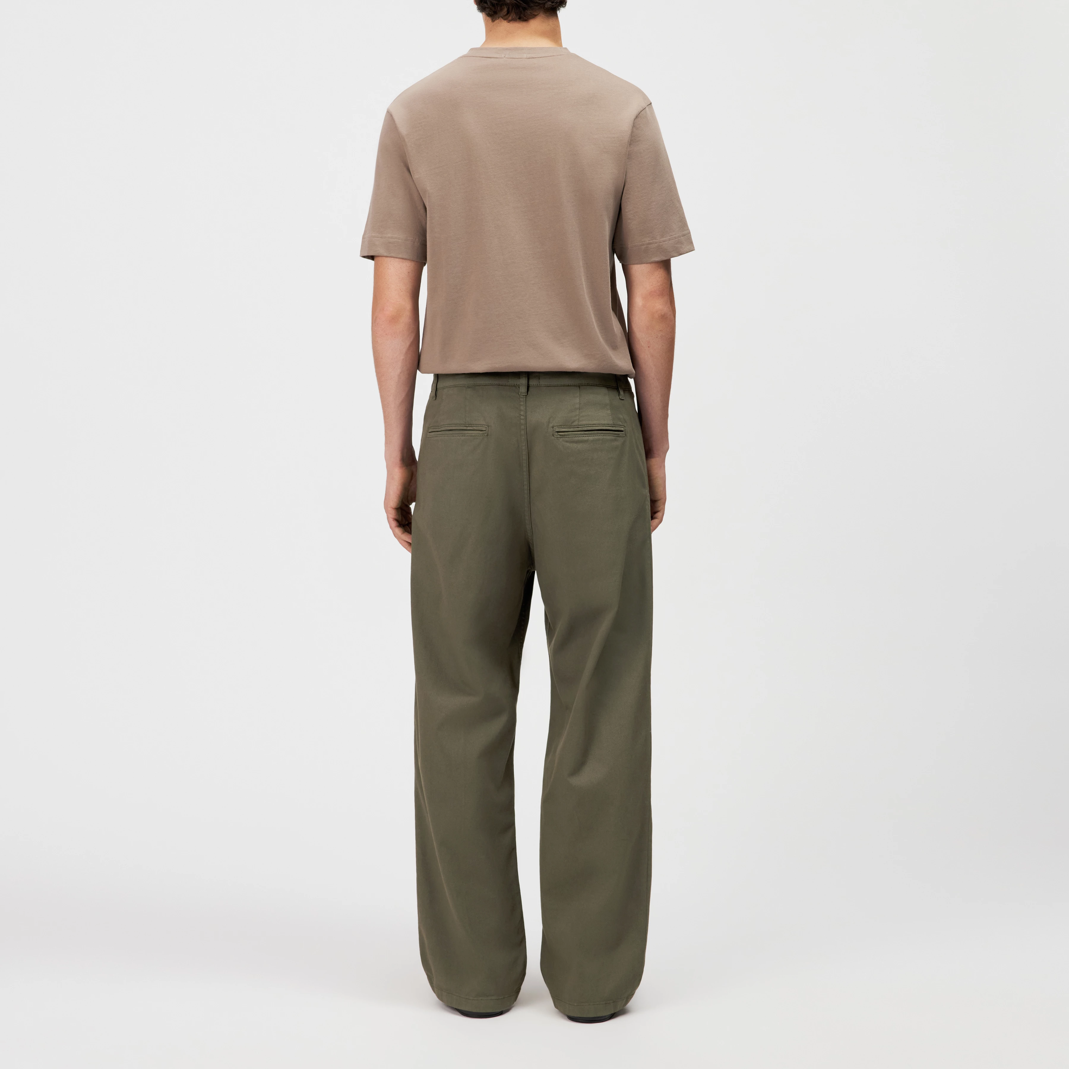 RIKKAD - Wide pleat-front cotton trousers - men - green - Rückansicht
