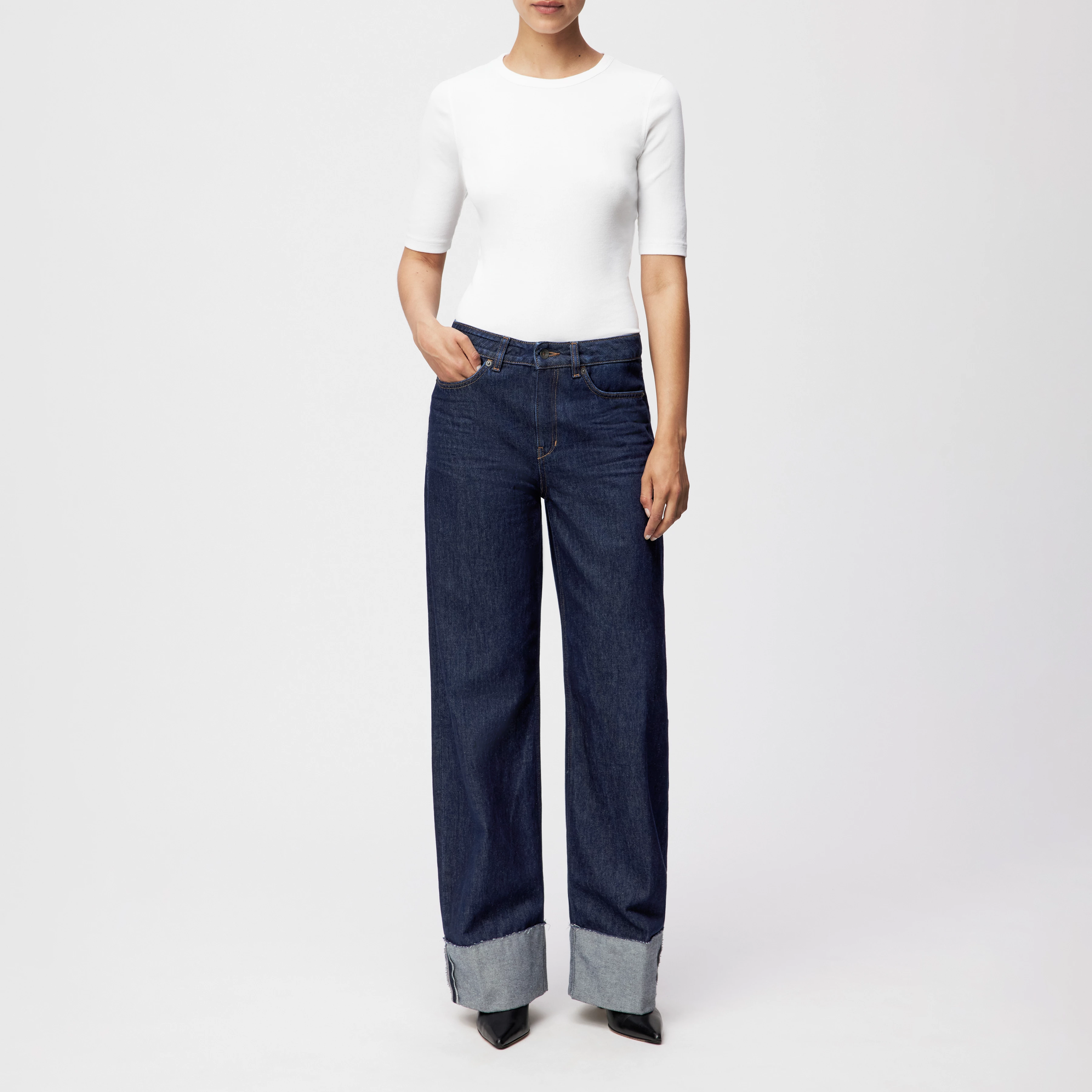 MEDLEY_2 - Mid-Waist Jeans in Mid-Blue Denim - Damen - blau - Ganzkörper-Frontansicht