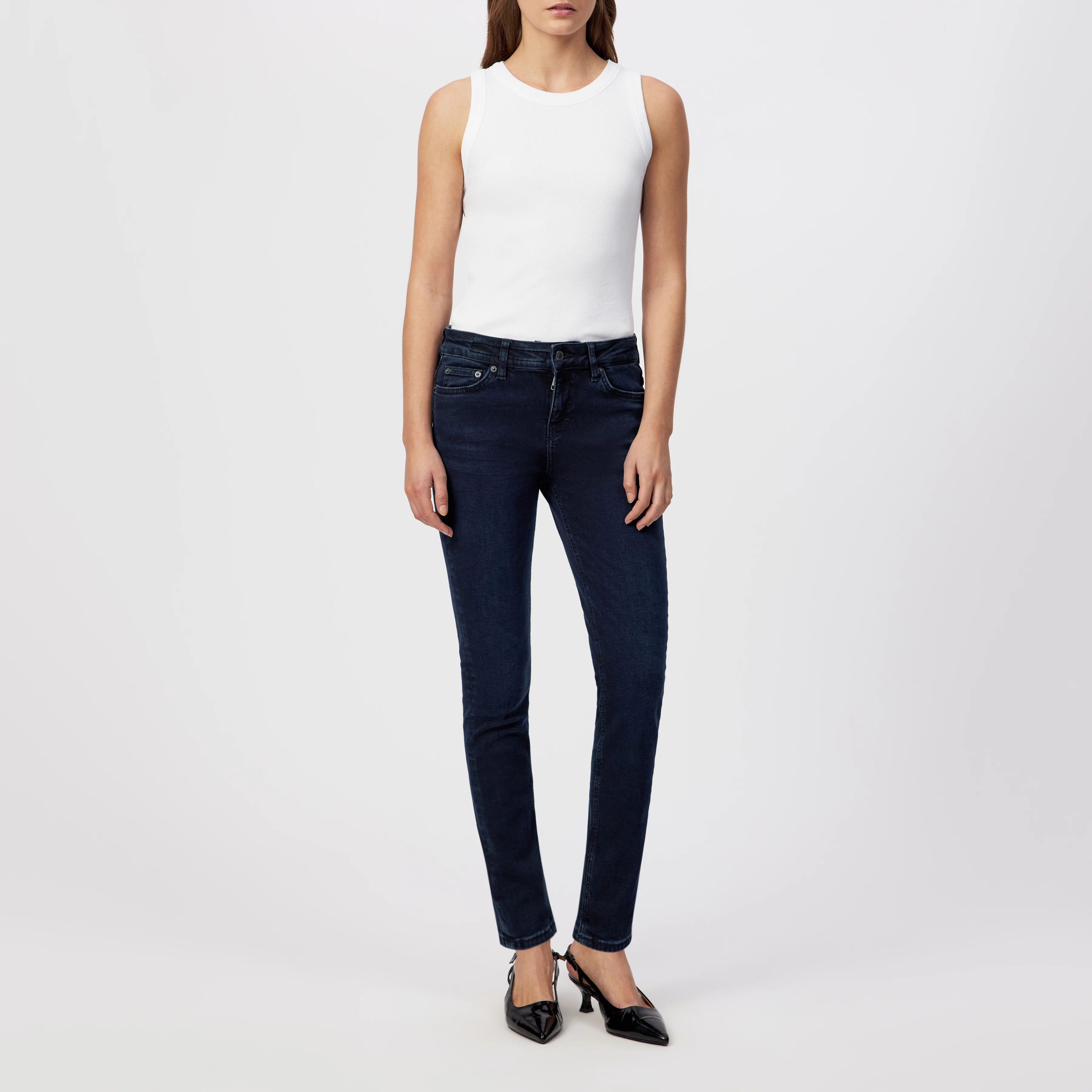NEED - Low-waist skinny jeans in blue-black denim - women - blue - Ganzkörper-Frontansicht