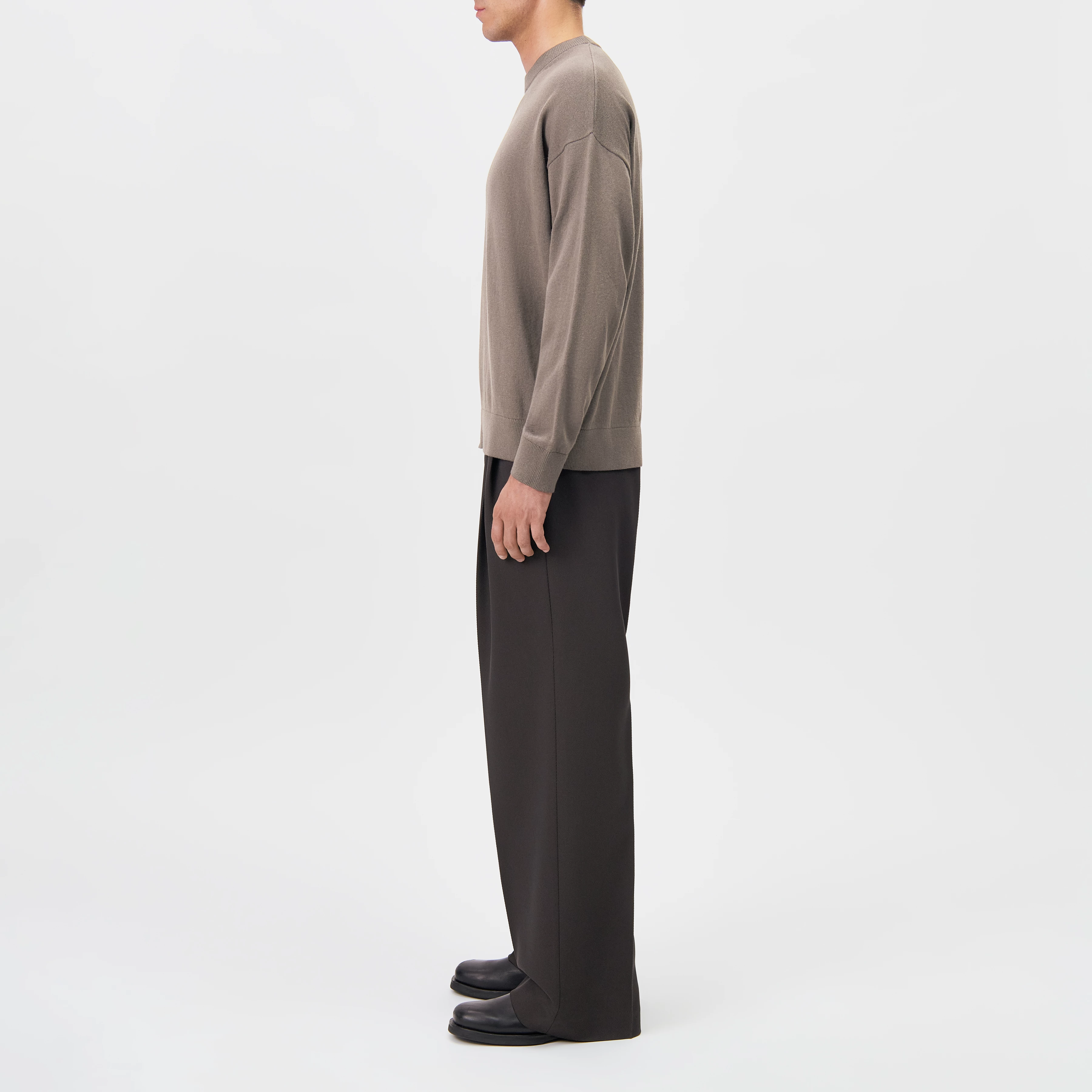 VALDRIK - Crew neck boxy fit jumper - men - brown - Seitenansicht