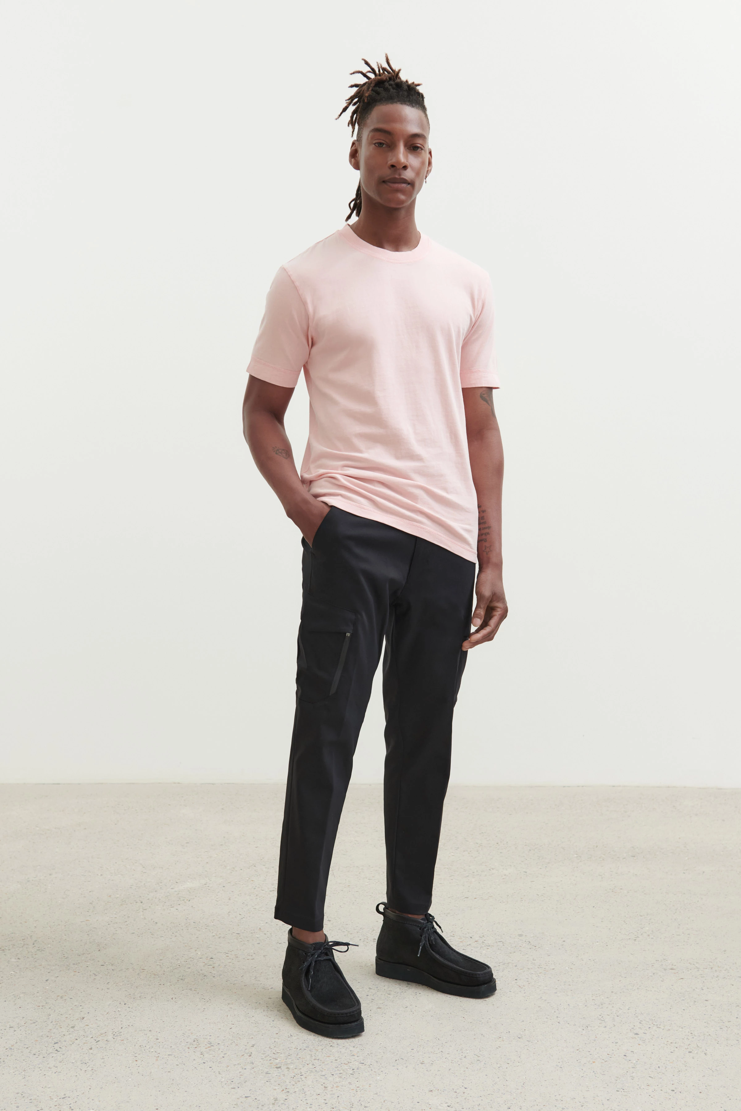 RAPHAEL - T-shirt in washed look - men - pink - Ganzkörper-Frontansicht