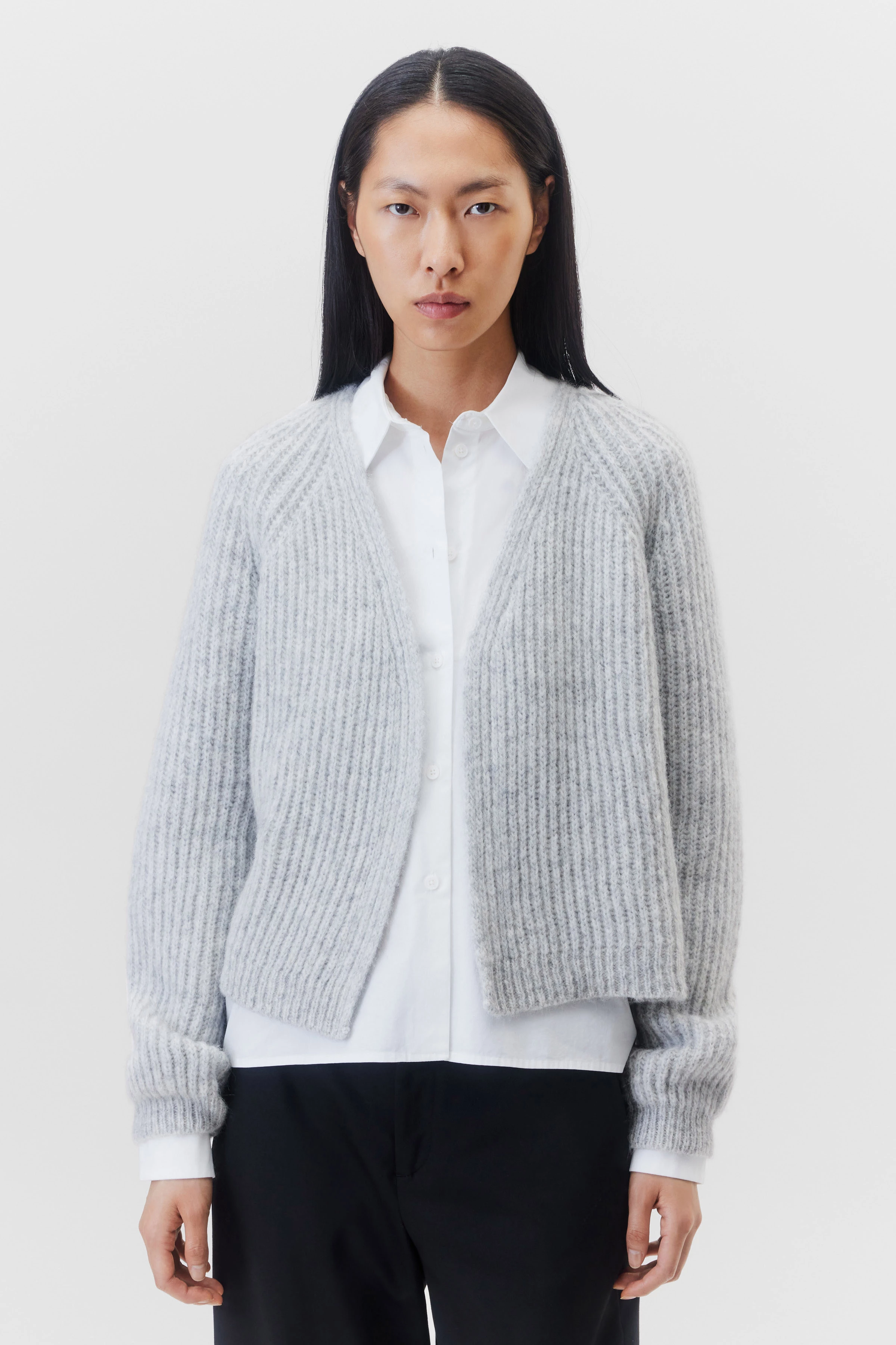 MANUMY - Strickjacke in Alpaka-Mix - Damen - grau - Frontansicht