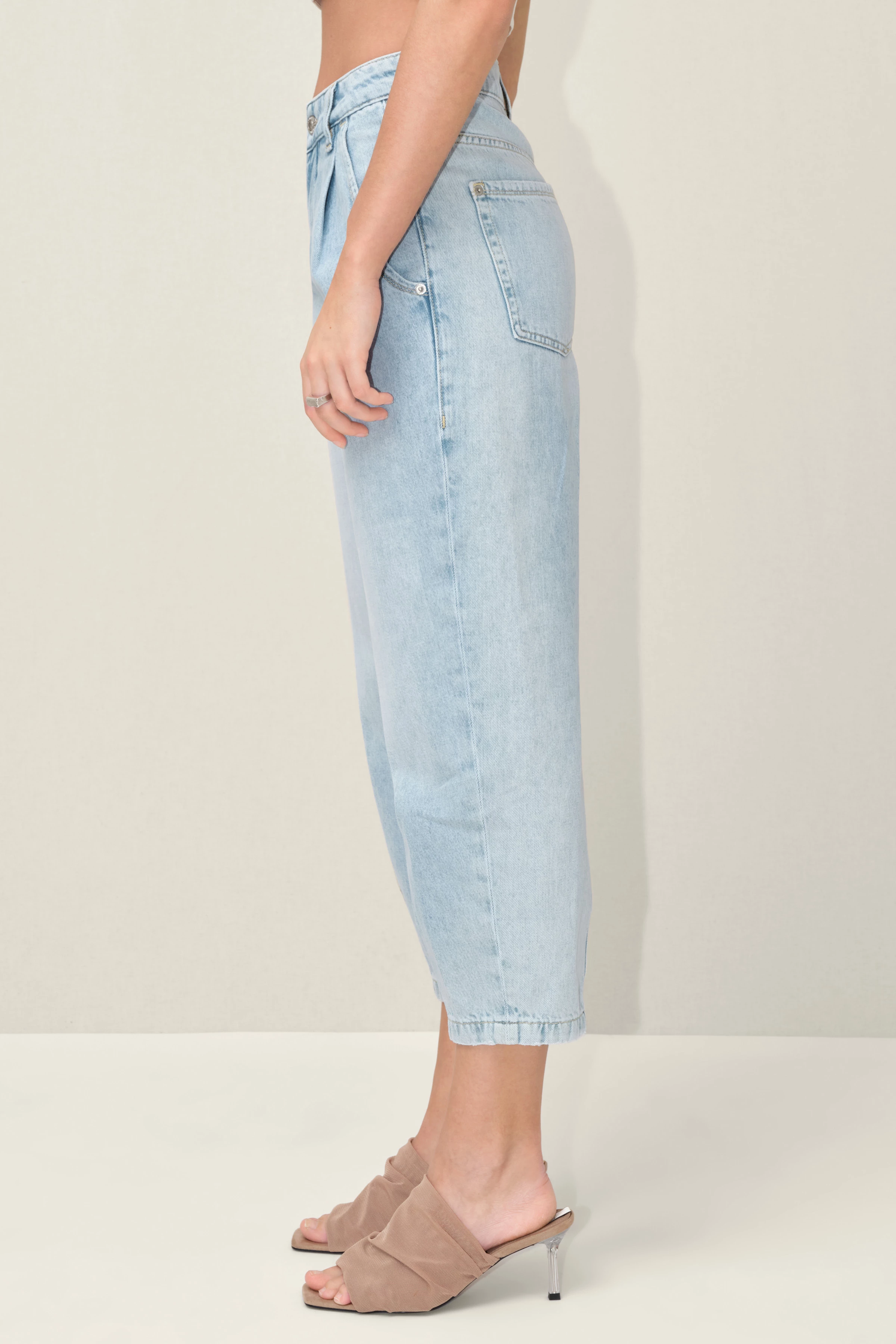 DECIDE - Mid-waist Jeans in bleached Denim - Damen - blau - Seitenansicht