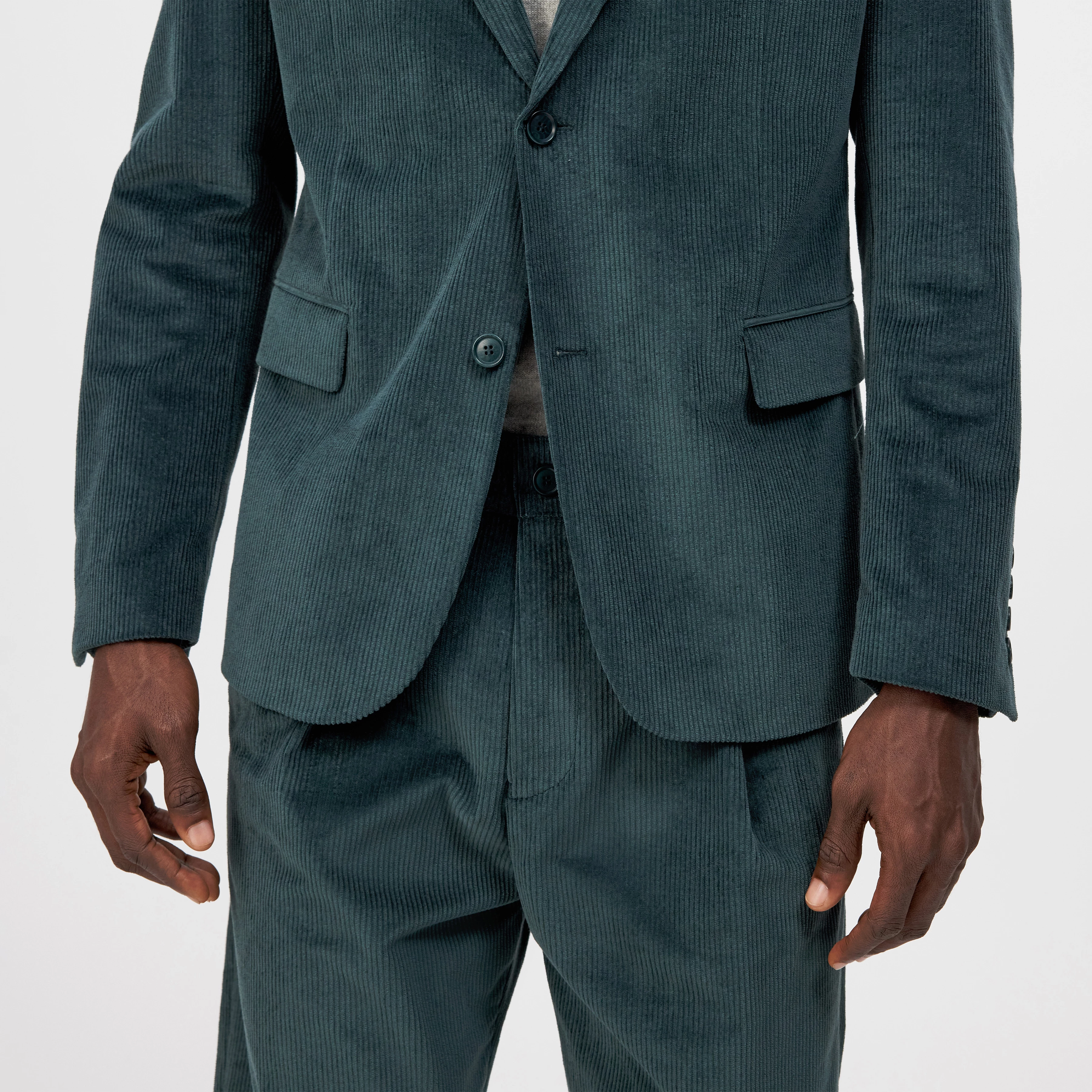 YAMES - Einreihiges Sakko in Baumwoll-Cord - Herren - grün - Detailansicht am Model