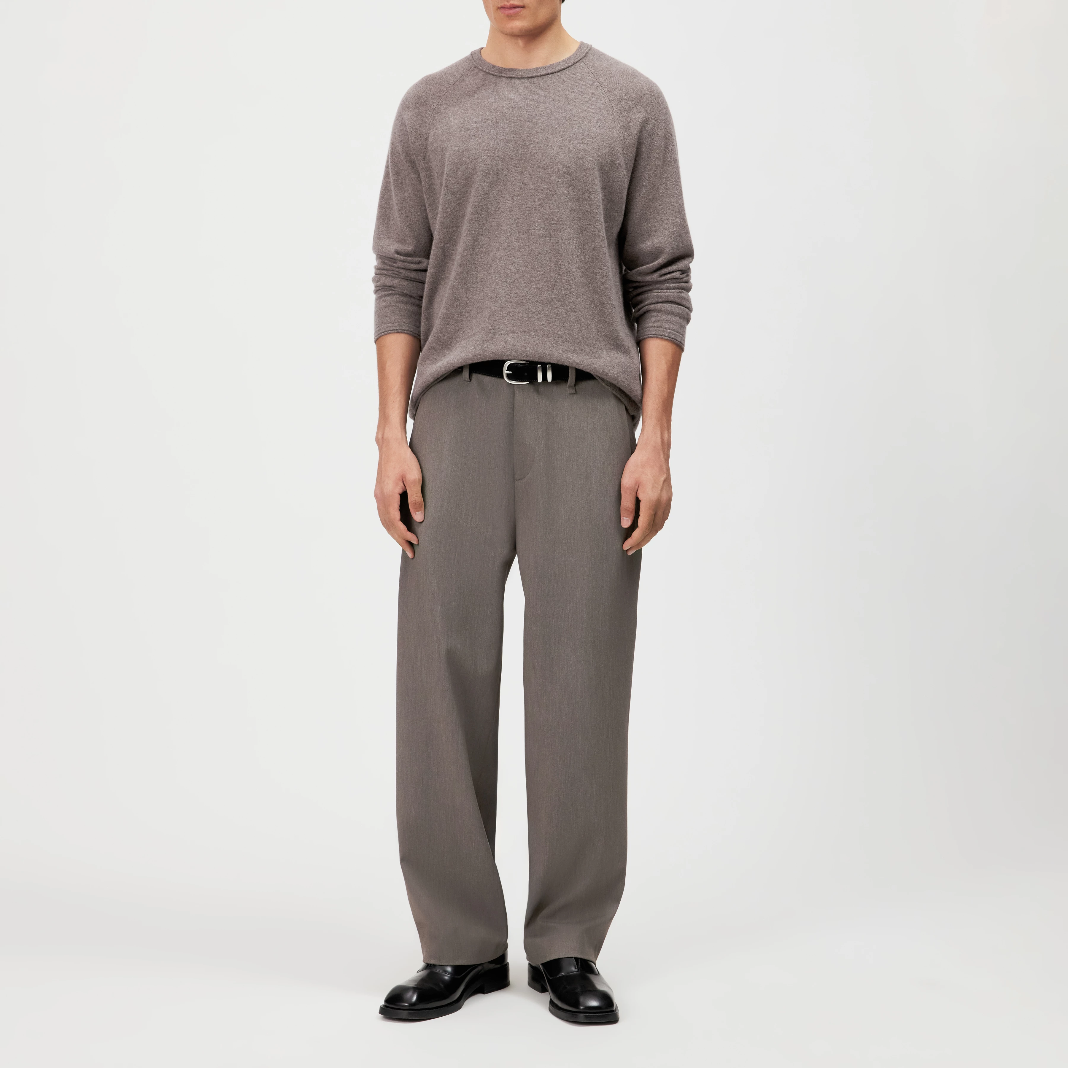 WYACO - Classic relaxed fit trousers in glossy satin - men - brown - Ganzkörper-Frontansicht