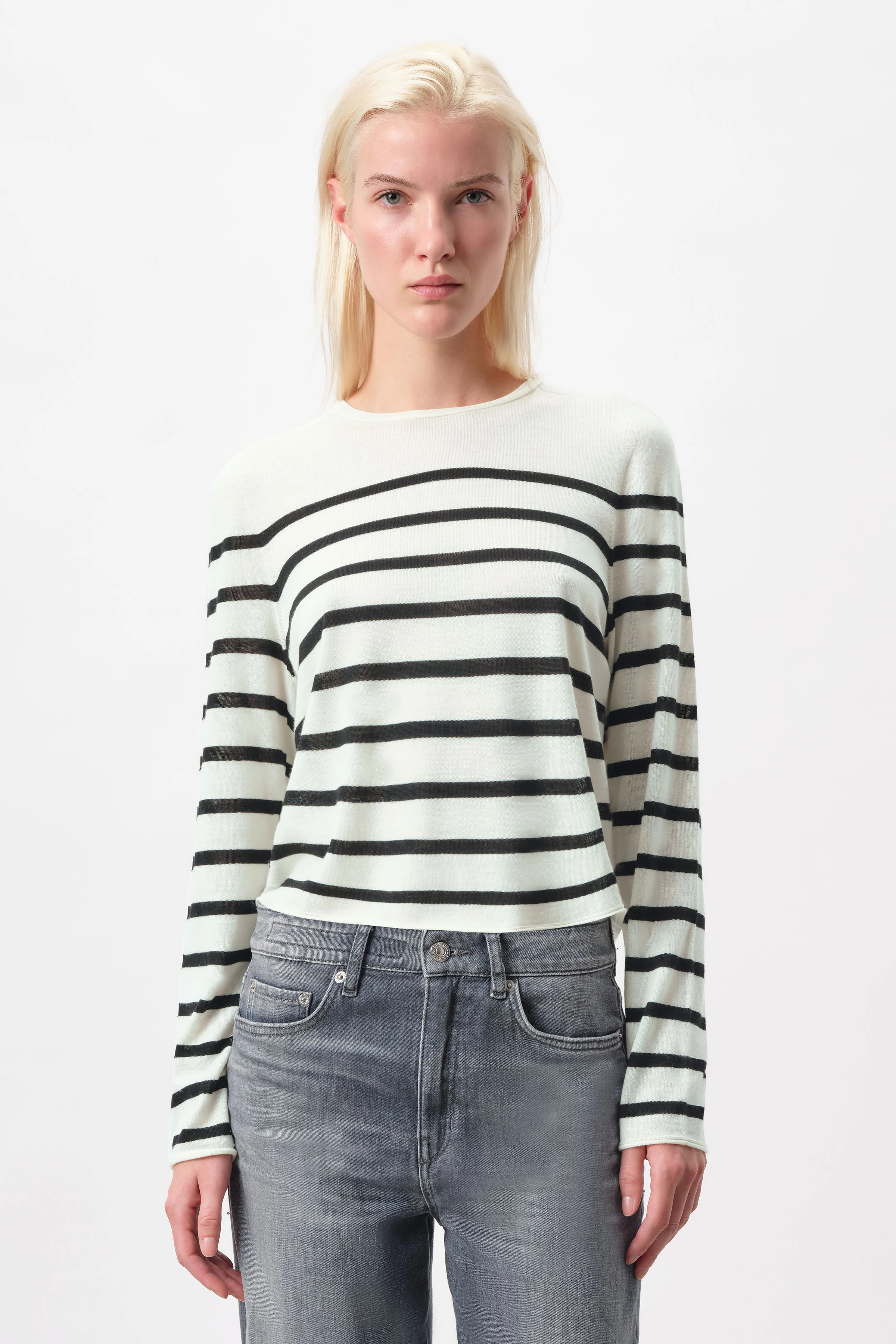 NELLA - Verkürzter Pullover in Merinowolle - Damen - beige - Frontansicht