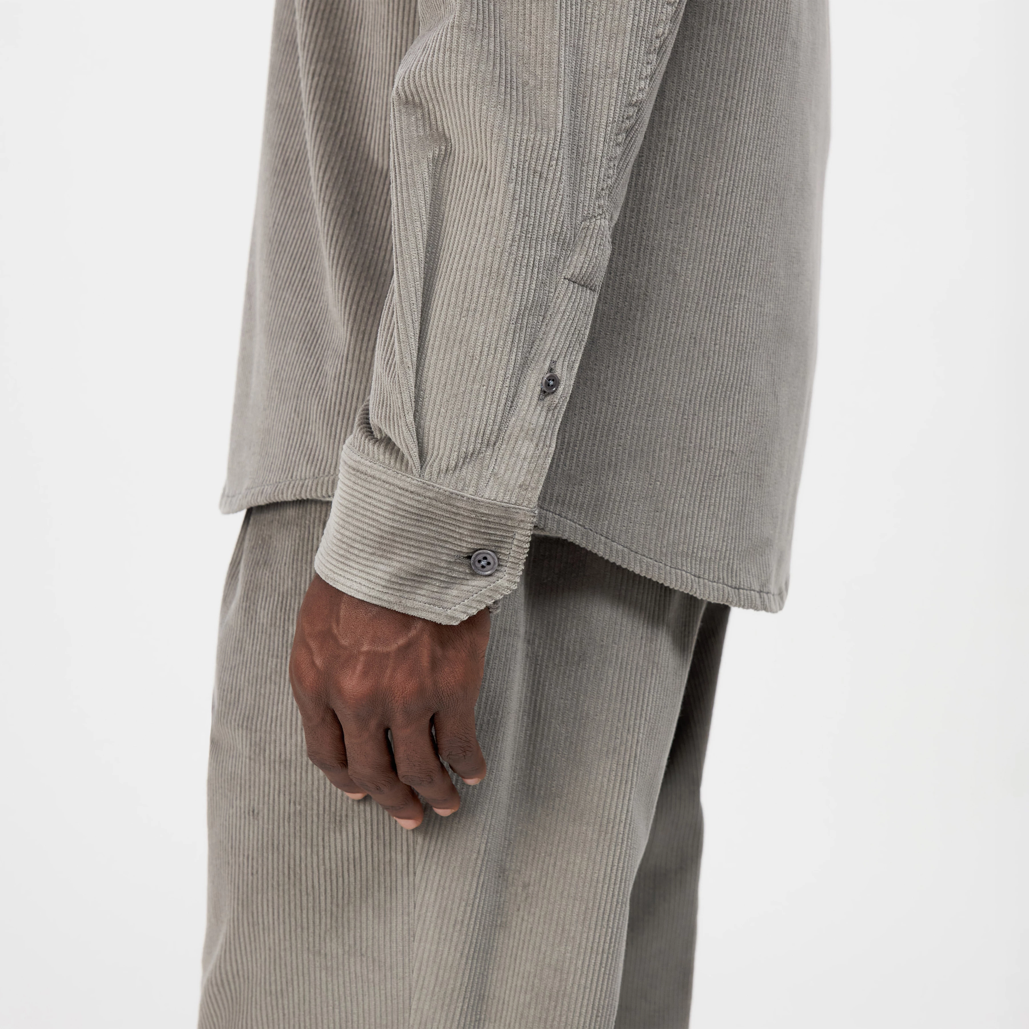 LIET_3 - Button-down shirt in cotton corduroy - men - grey - Detailansicht am Model