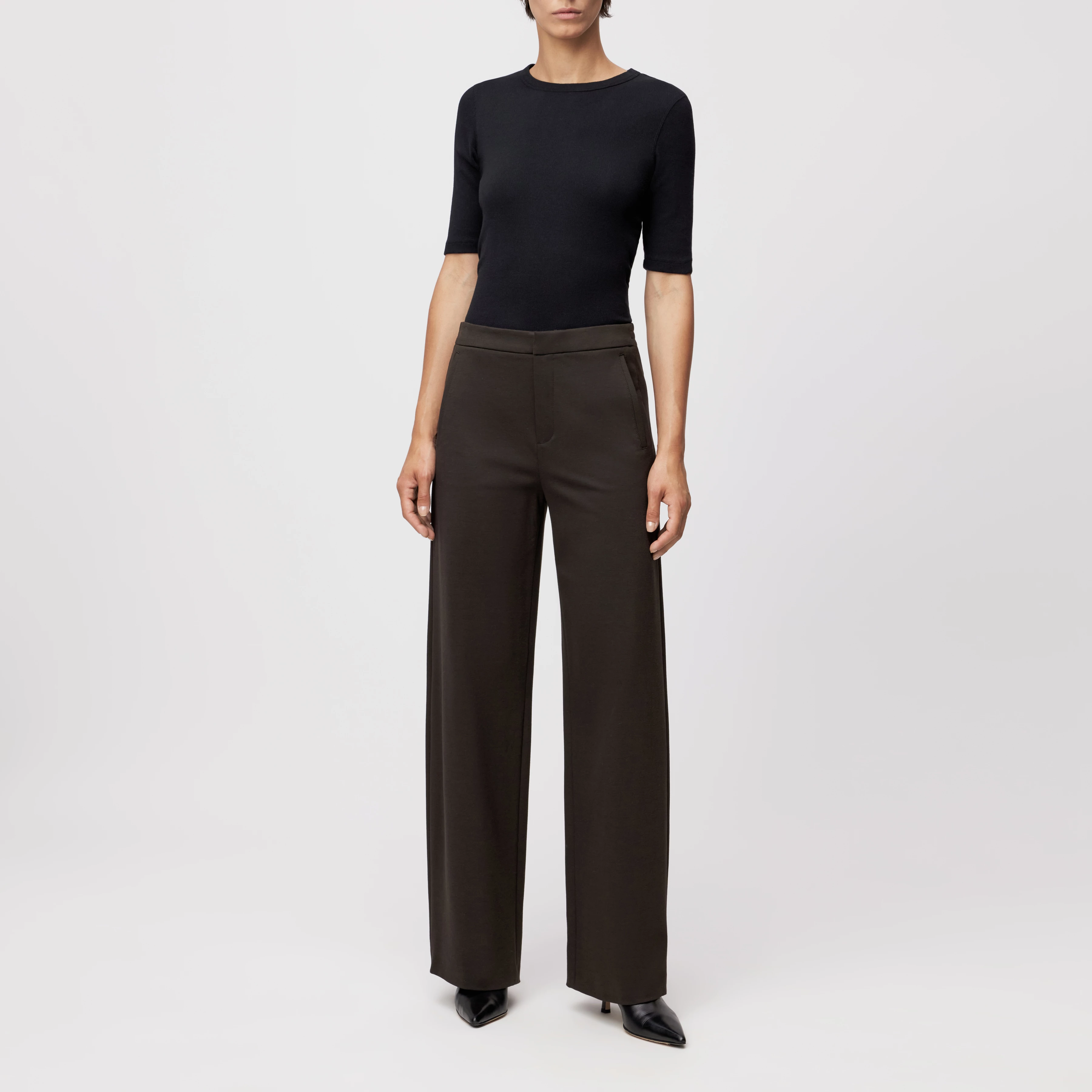 FAE_0 - Hose mit Barrel-Leg in Viskose-Mix - Damen - braun - Ganzkörper-Frontansicht