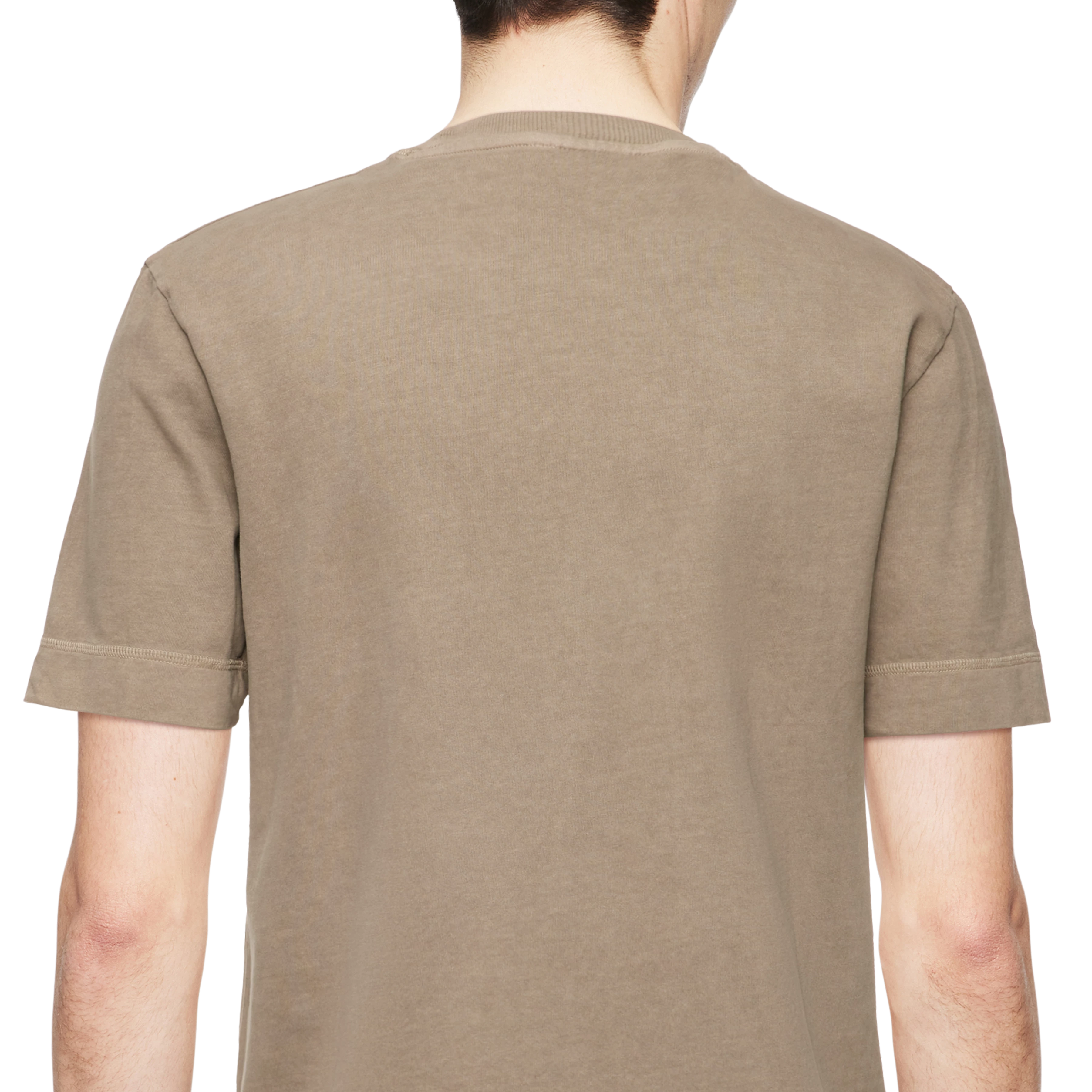 RAPHAEL - T-Shirt in gewaschener Optik - Herren - braun - Detailansicht am Model