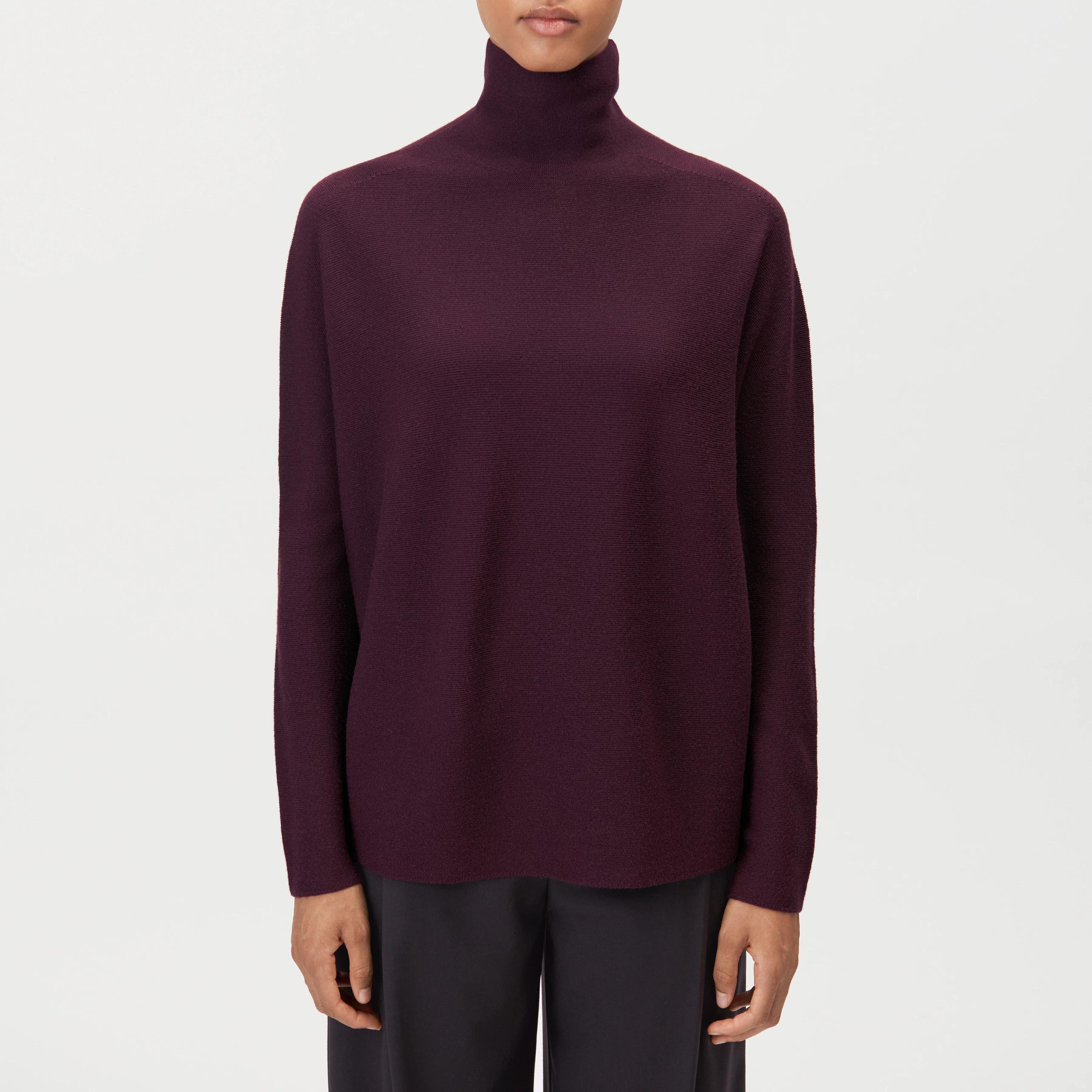 LIORA - Egg-shape turtleneck jumper in 100% merino wool - women - red - Frontansicht