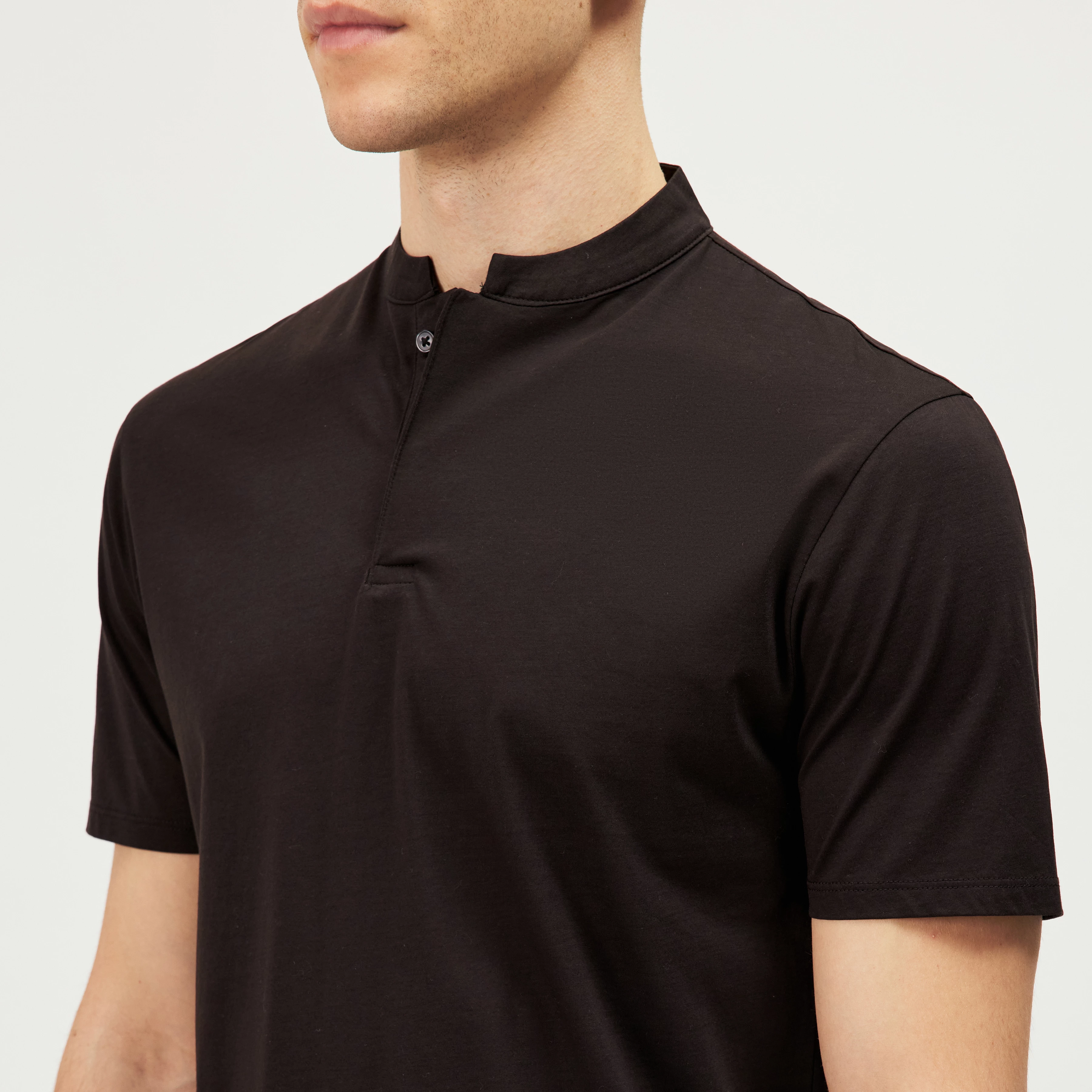 LOUIS - T-shirt with button placket in blended cotton modal - men - brown - Detailansicht am Model