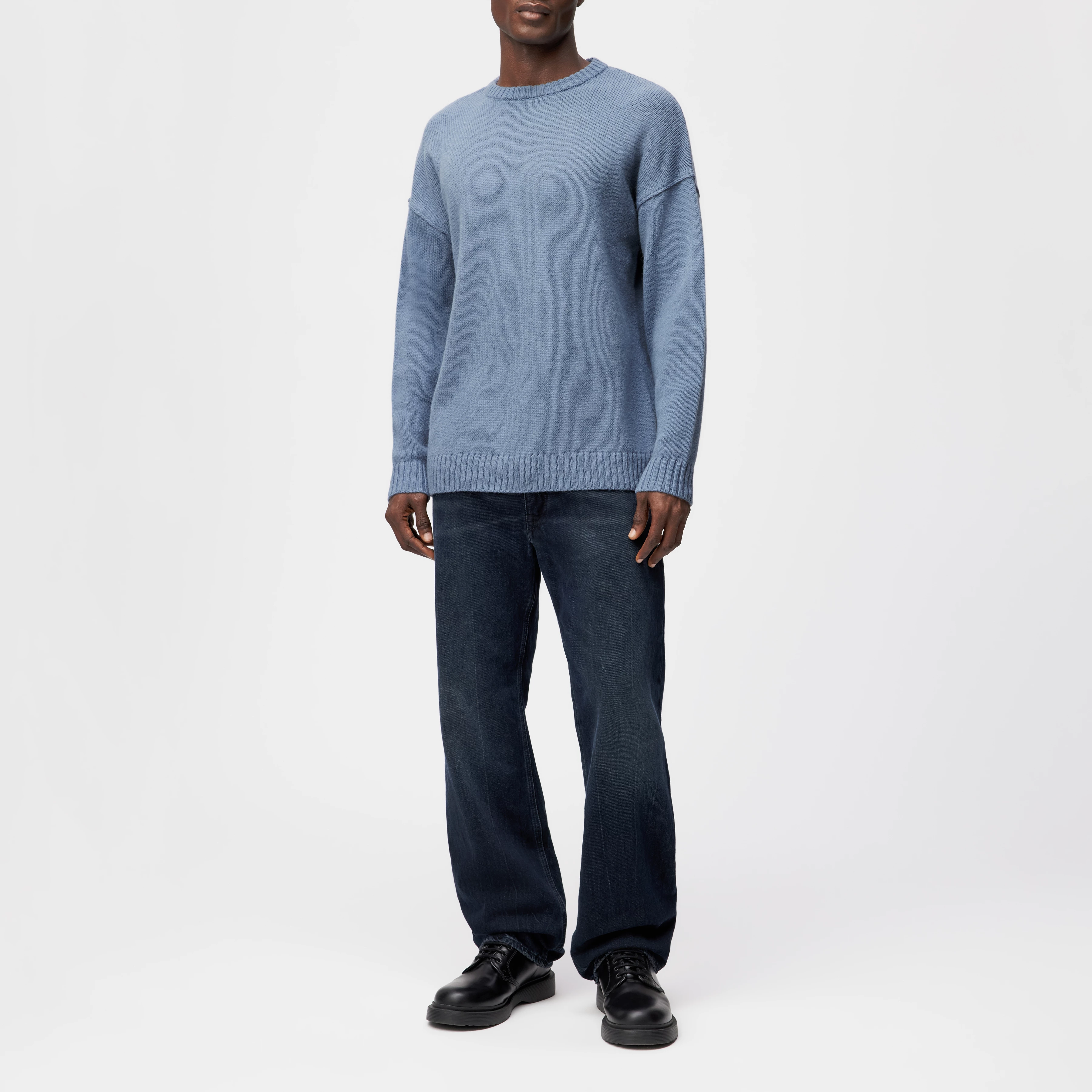 MALIO - Round neck jumper in wool and alpaca blend - men - blue - Ganzkörper-Frontansicht