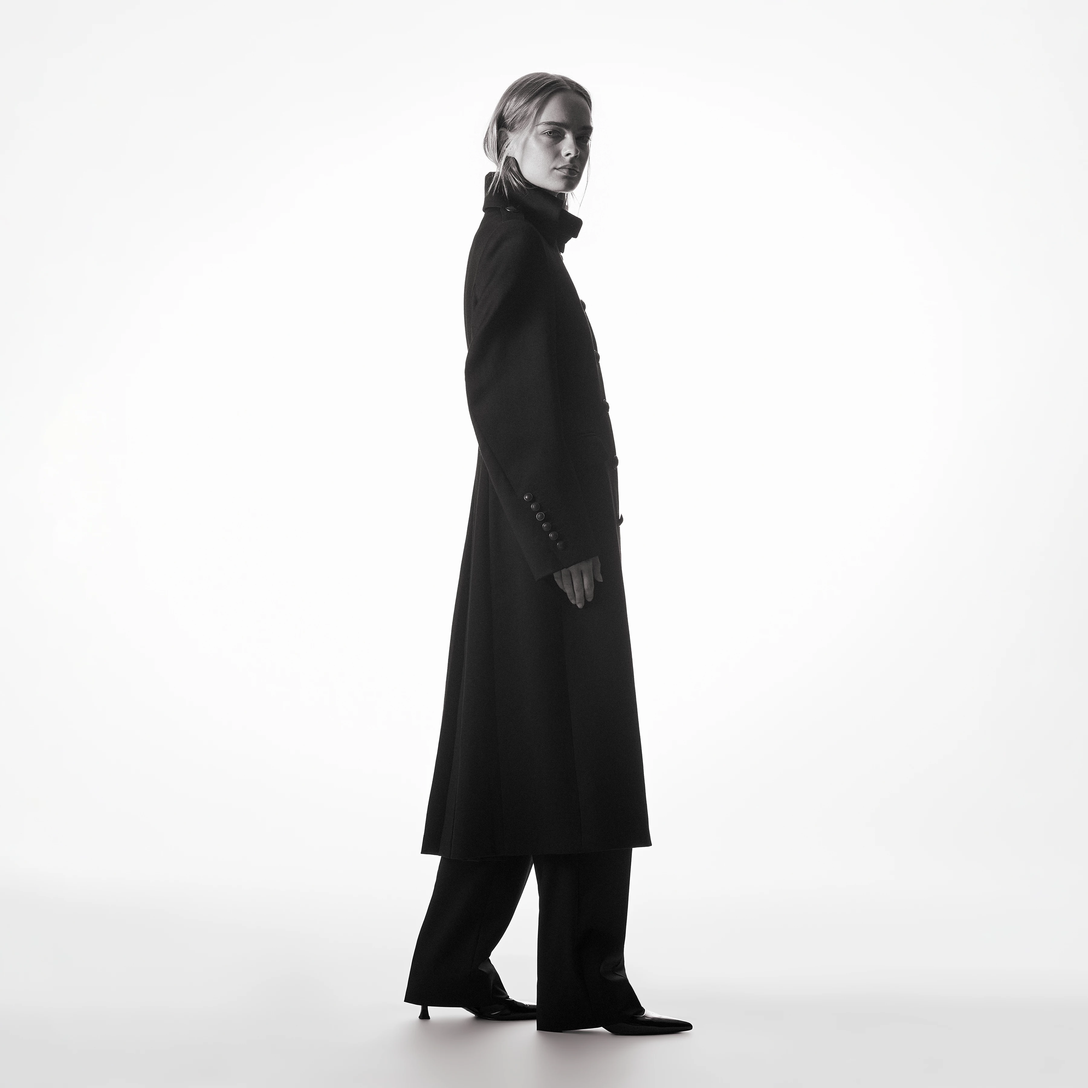 DRYQUEENS - Tailored coat with stand collar in pure new wool - women - black - Seitenansicht
