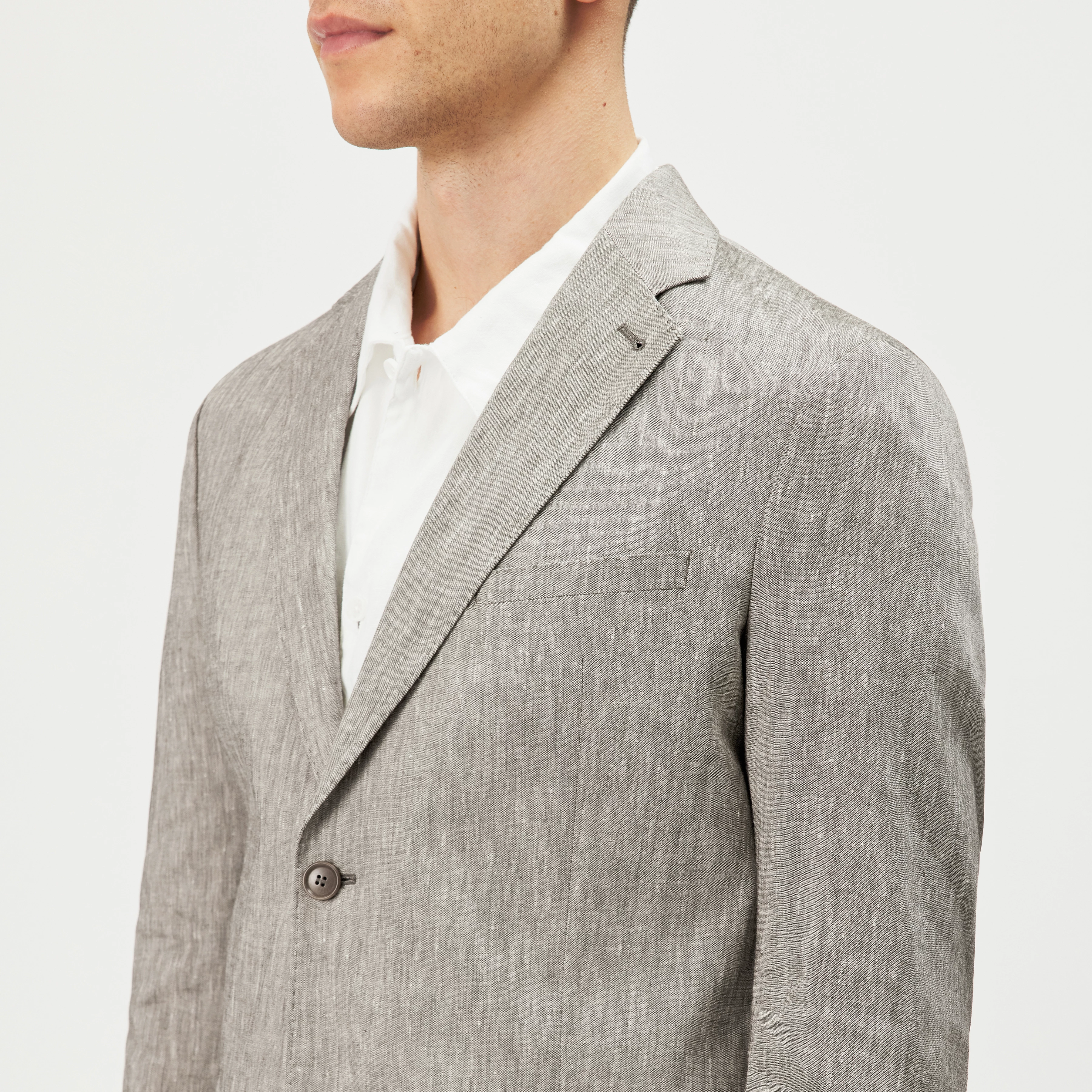 YAMES - Enkeltradet jakke i hørmix - men - grøn - Detailansicht am Model