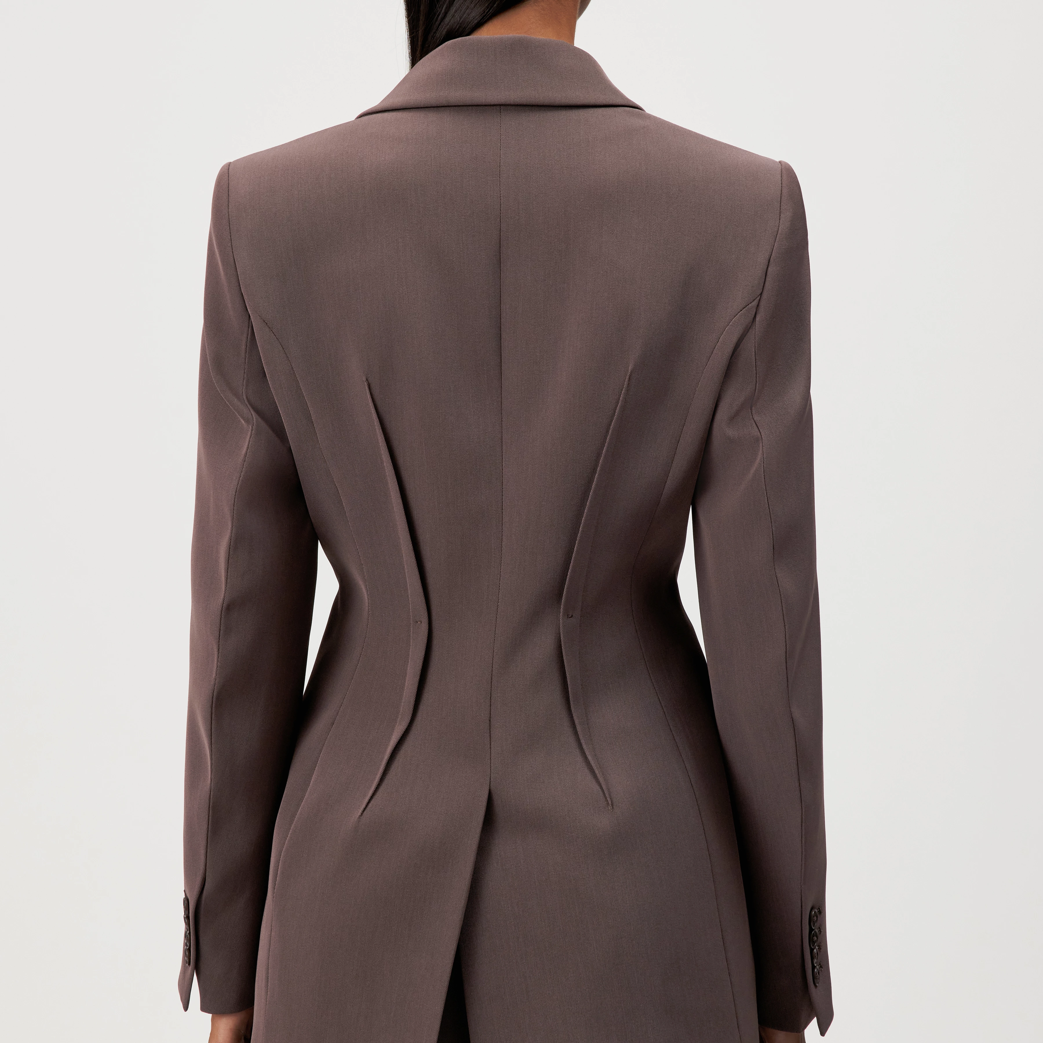 BROCKLEY - Blazer ajusté à un bouton en techno-twill - women - marron - Detailansicht am Model