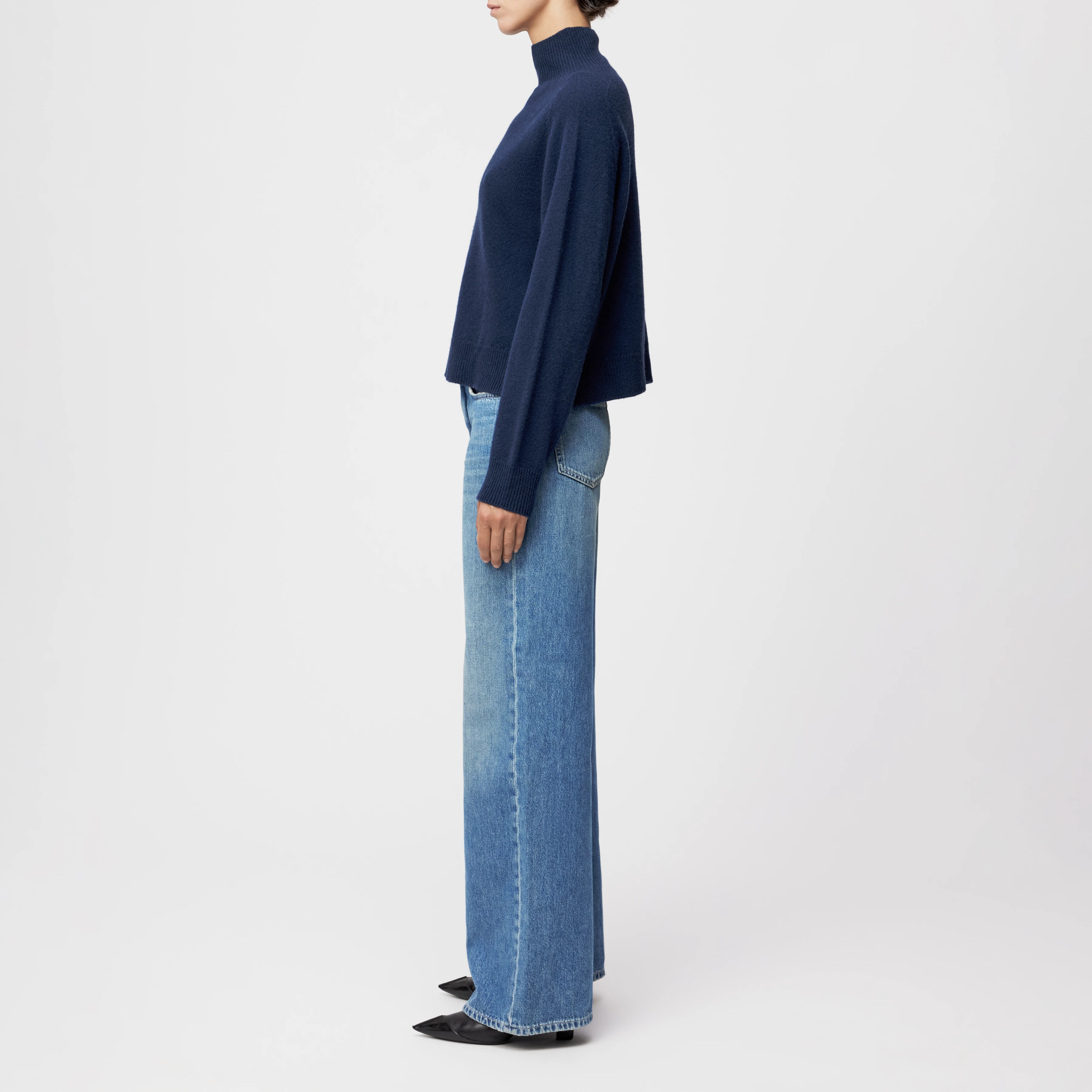 LYZIMA - Turtleneck jumper in virgin wool - women - blue - Seitenansicht