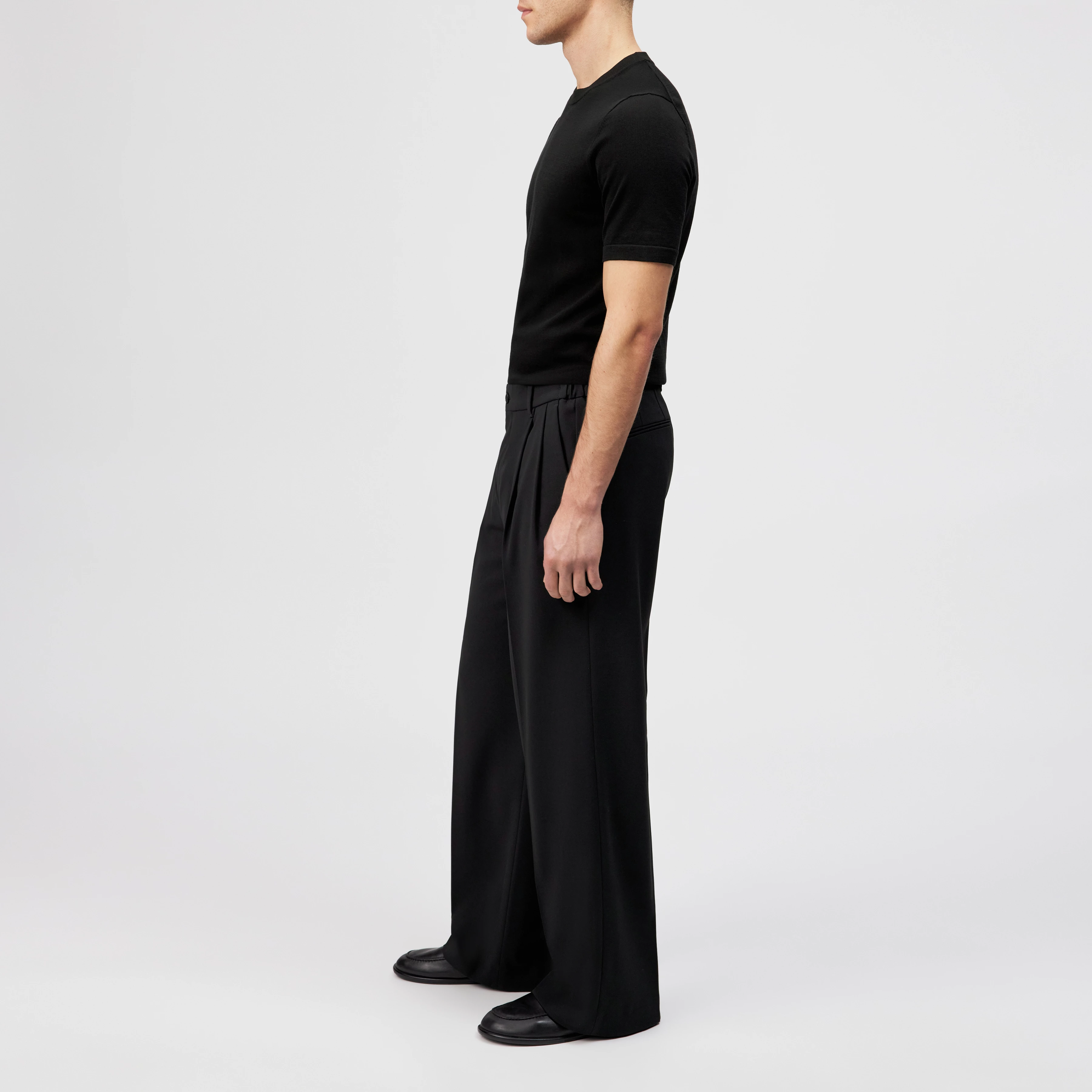 LEEK_WIDE - Relaxed fit broek met bandplooien van gabardine - heren - zwart - Seitenansicht