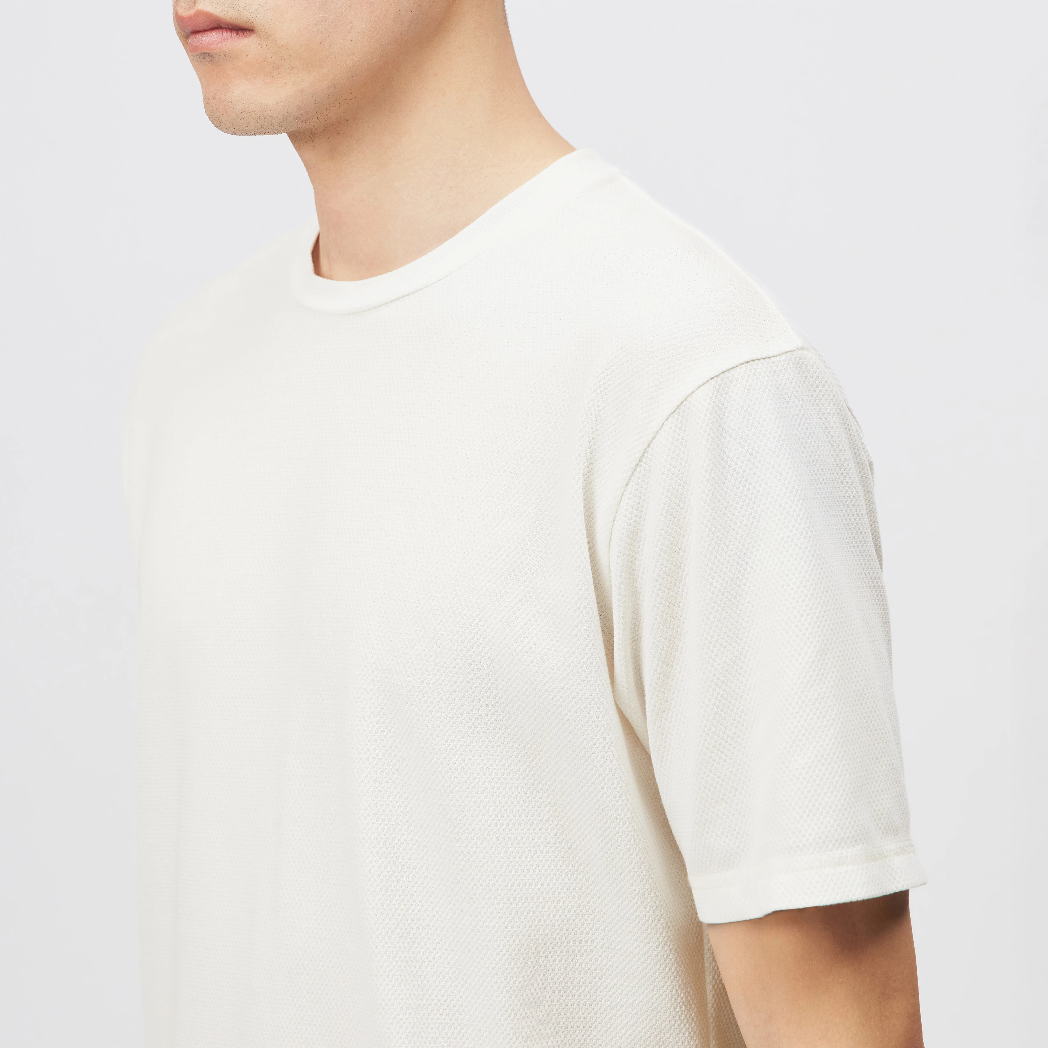 ERICKO - T-shirt Regular Fit en coton mélangé - men - blanc cassé - Detailansicht am Model