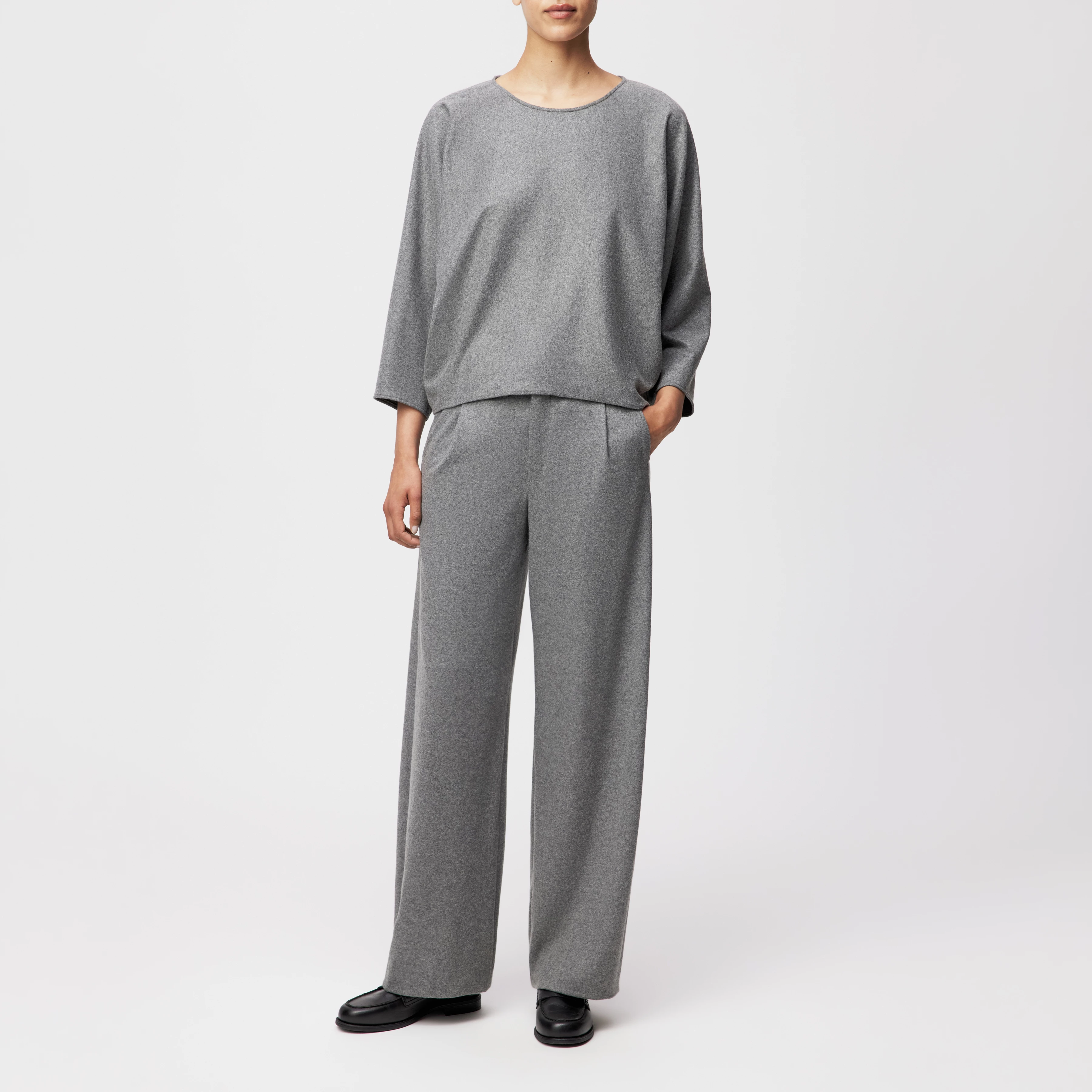 NIALINI - T-Shirt Bluse in Jersey Woll-Mix - Damen - grau - Ganzkörper-Frontansicht