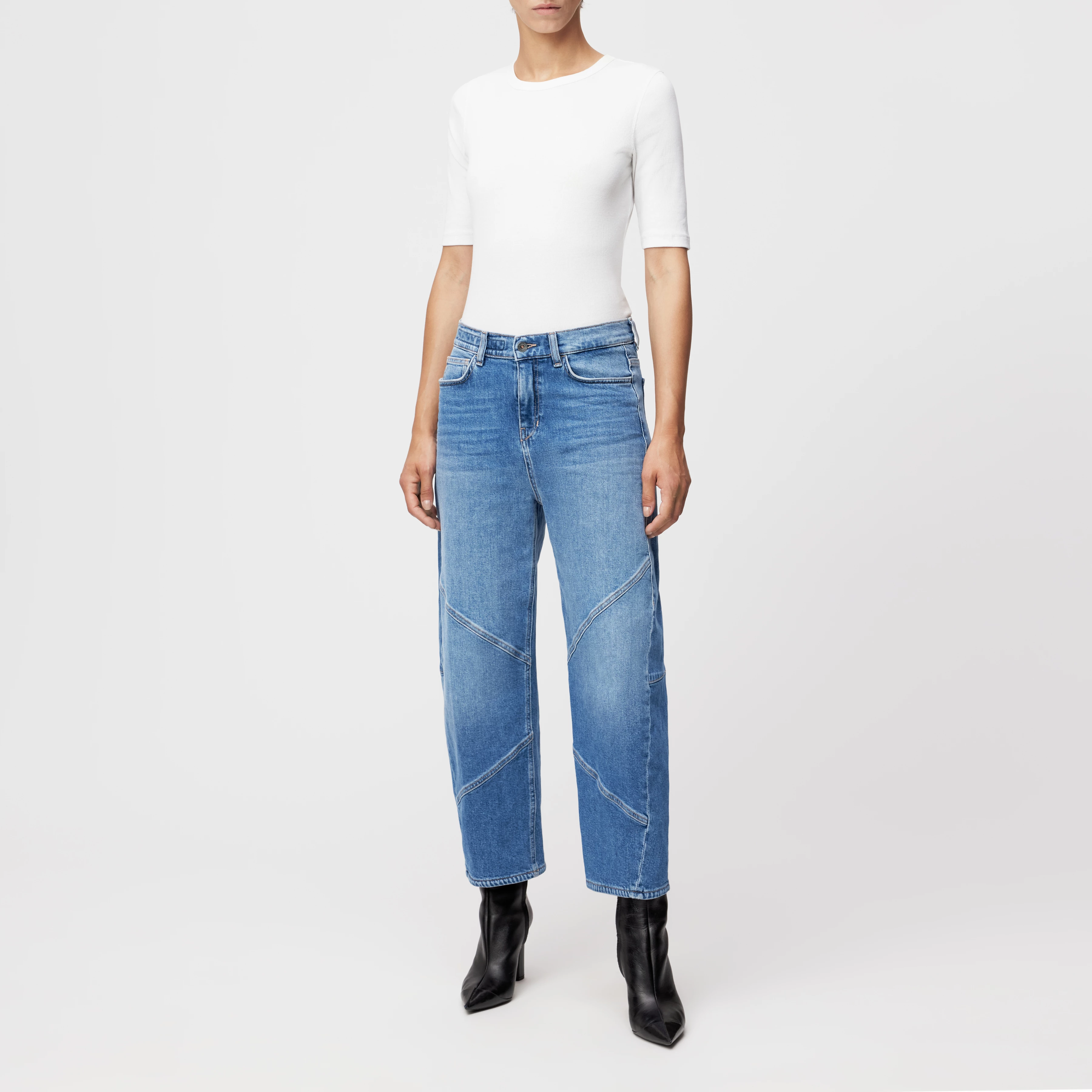 SWORE - 5-Pocket Jeans in Mid-Blue Denim - Damen - blau - Ganzkörper-Frontansicht